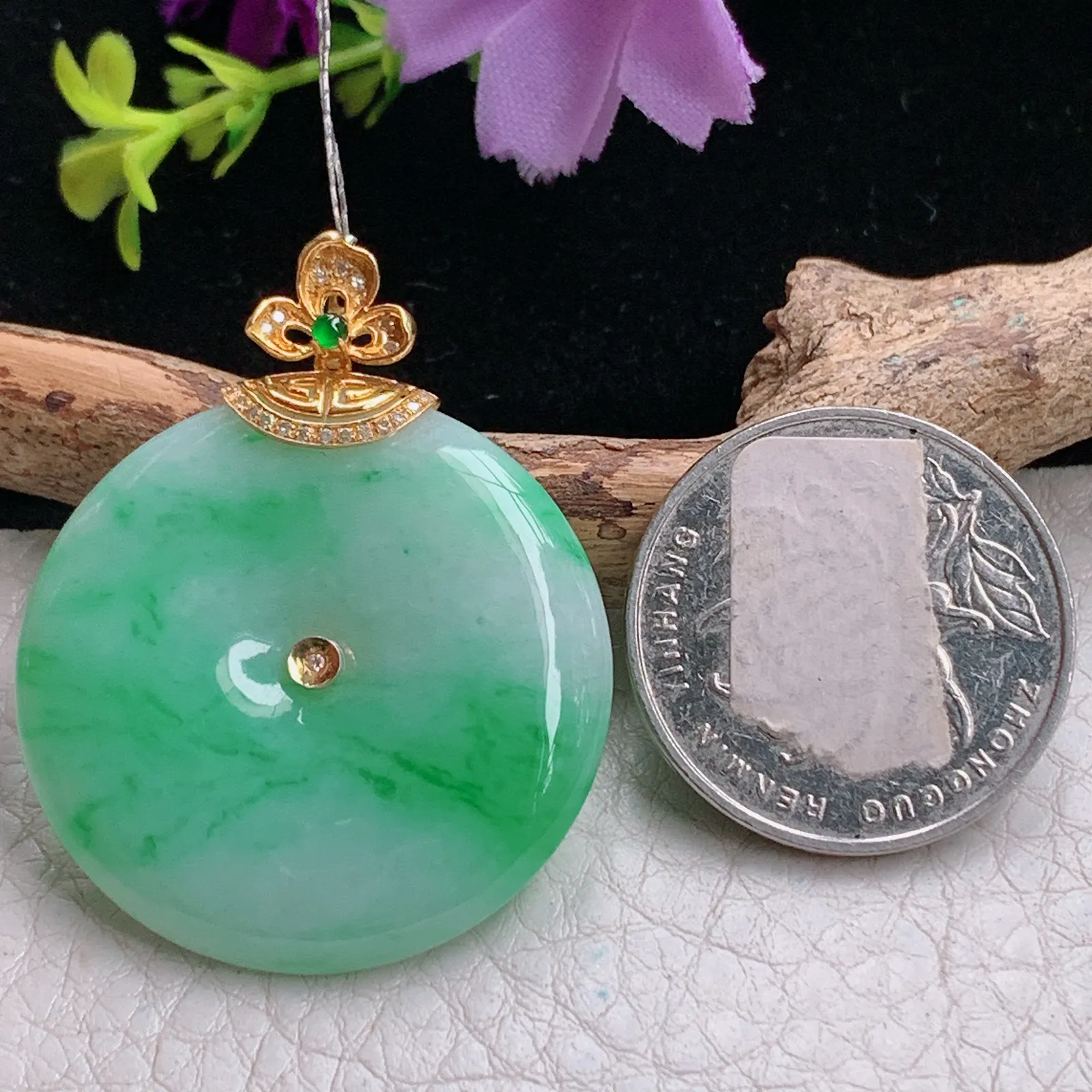 qxm实拍40.5*32.3*5.5缅甸翡翠精雕飘绿平安扣 玉扣玉吊坠 玉挂件