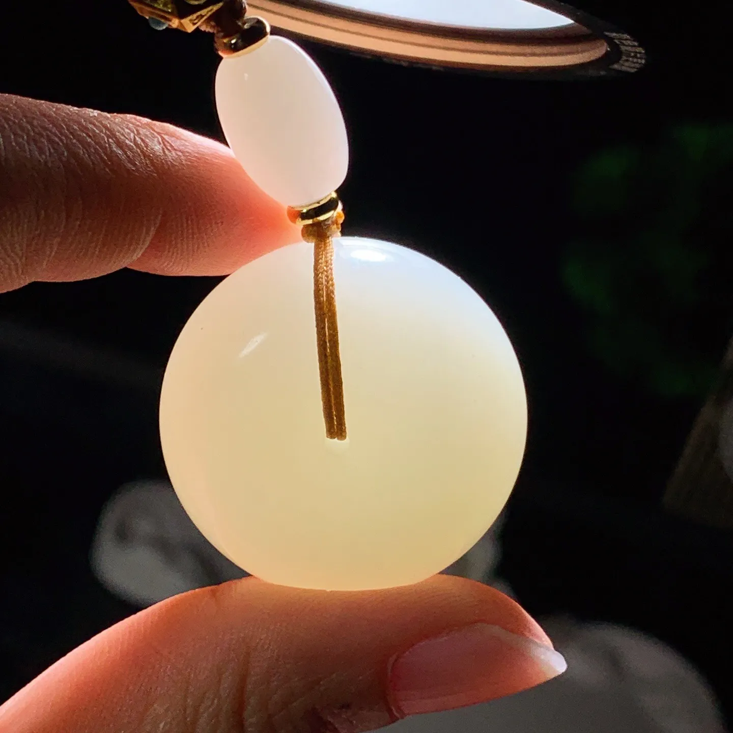 新疆和田玉白玉羊脂白平安扣挂件 胖平安扣挂件 尺寸32/18重40克 玉质细腻油润。手推出油。佩高端典雅。lt060129