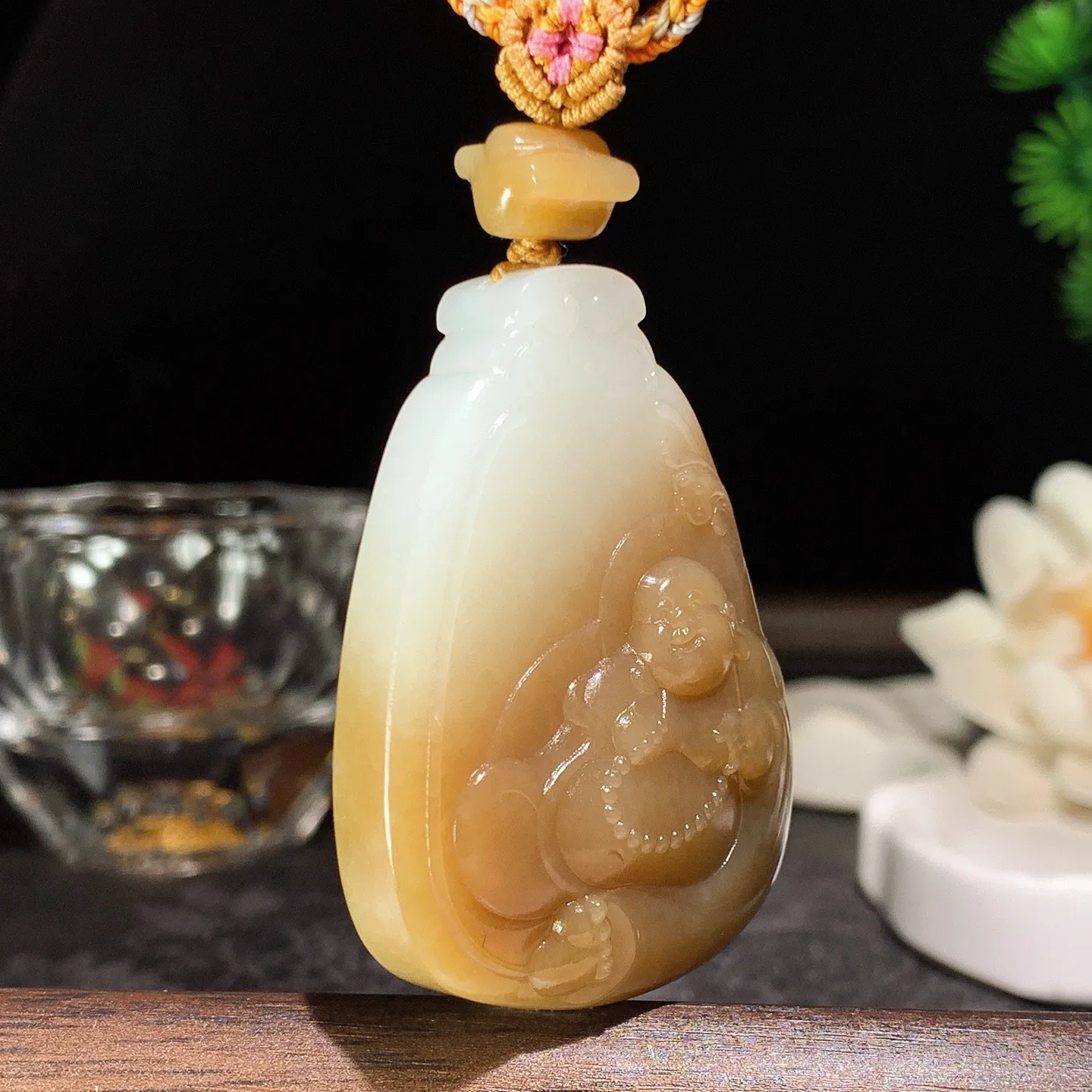 新疆和田玉白玉且末糖佛引福来牌子挂件 尺寸49/35/14重44克 玉质细腻油润。手推出油。佩高端典