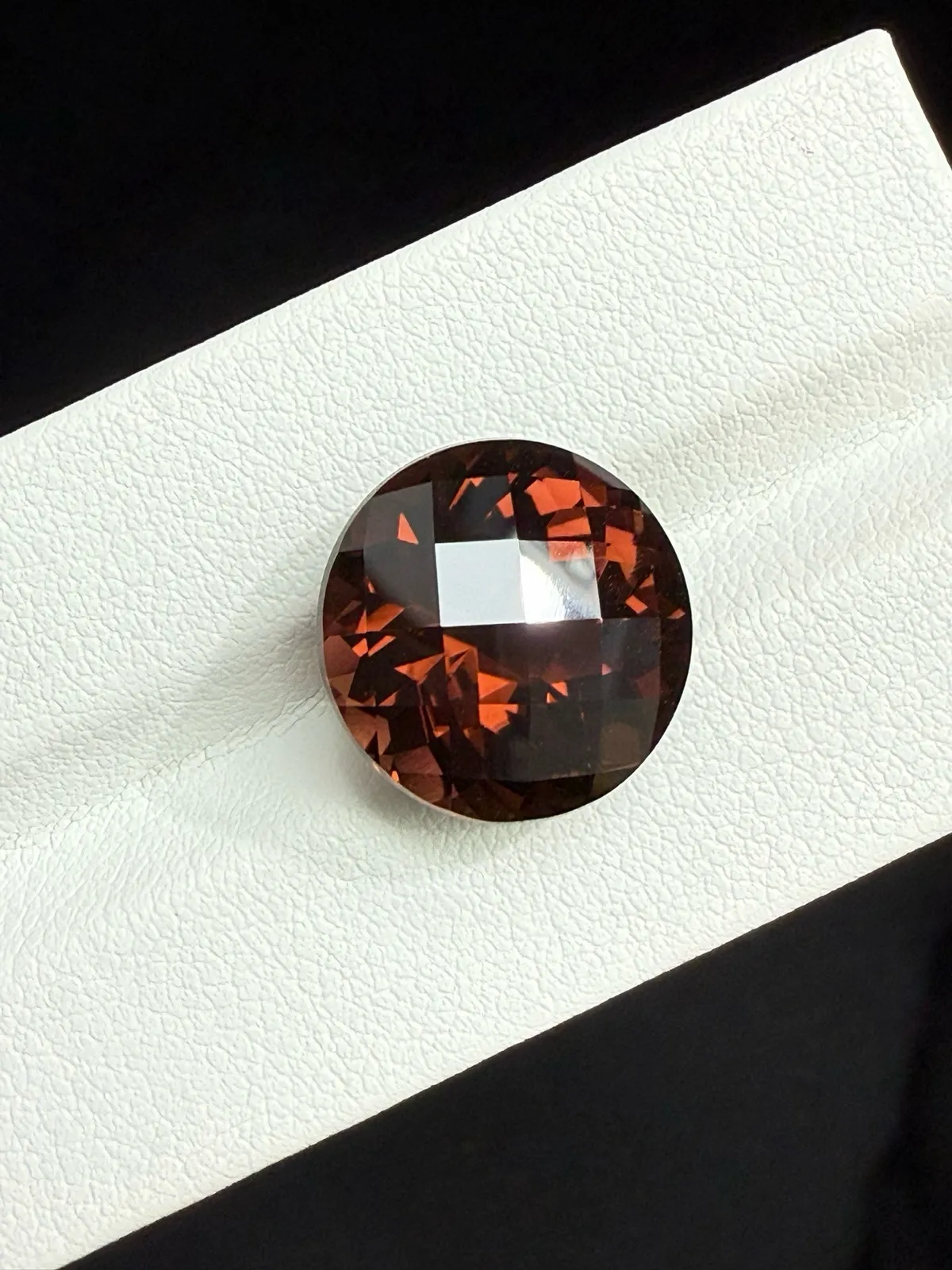 11.68ct天然咖啡红碧玺裸石，尺寸14.6*14.6*9.8 毫米，晶体通透，颜色美艳
