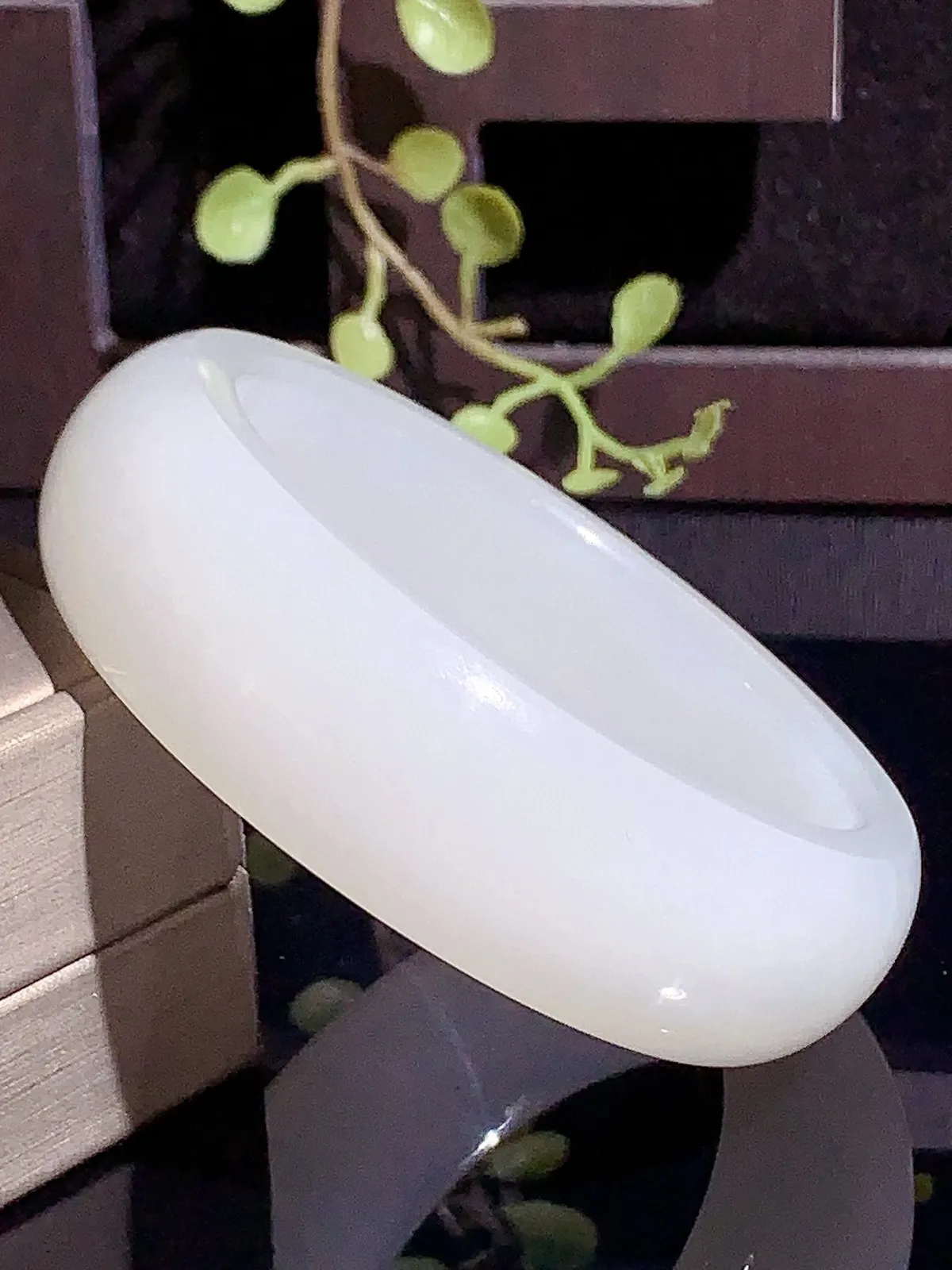 和田玉59.3圈口羊脂白宽版手镯！玉质细腻油润 底色纯净无裂无杂 脂粉好，品质高