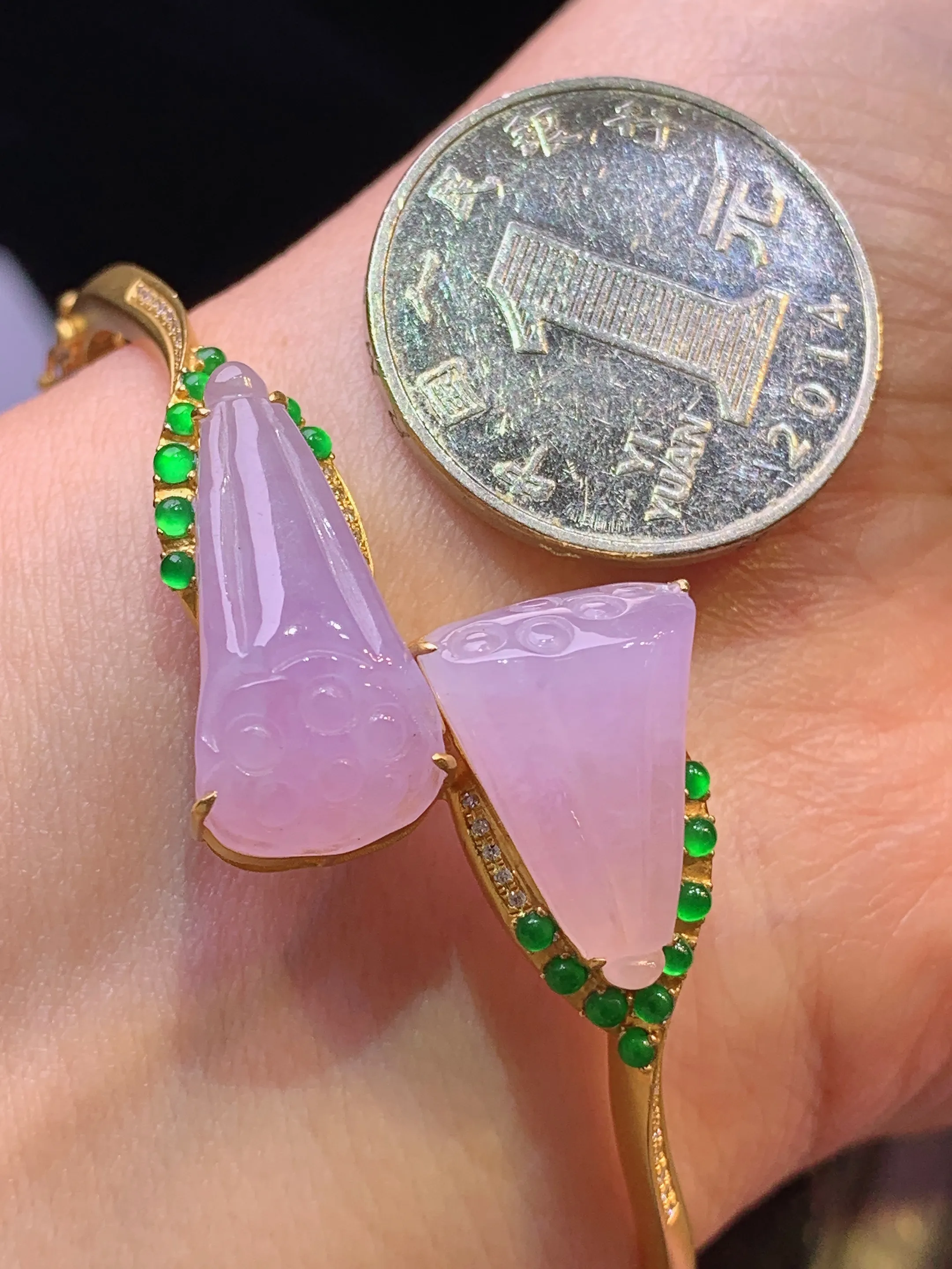 18k金钻镶嵌紫罗兰莲蓬手镯 玉质细腻 色泽清新艳丽 圈口58 整体尺寸17.3*12.5*7