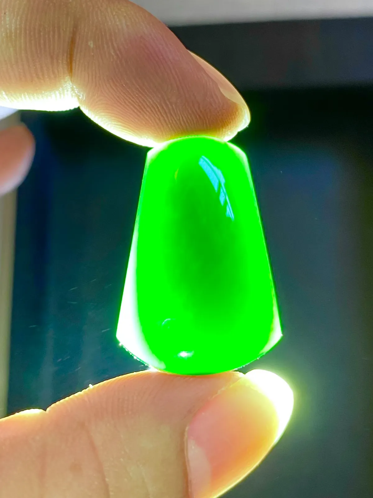 墨翠【平安无事牌】细腻干净、黑度好，性价比高，雕工精湛，打灯透绿.