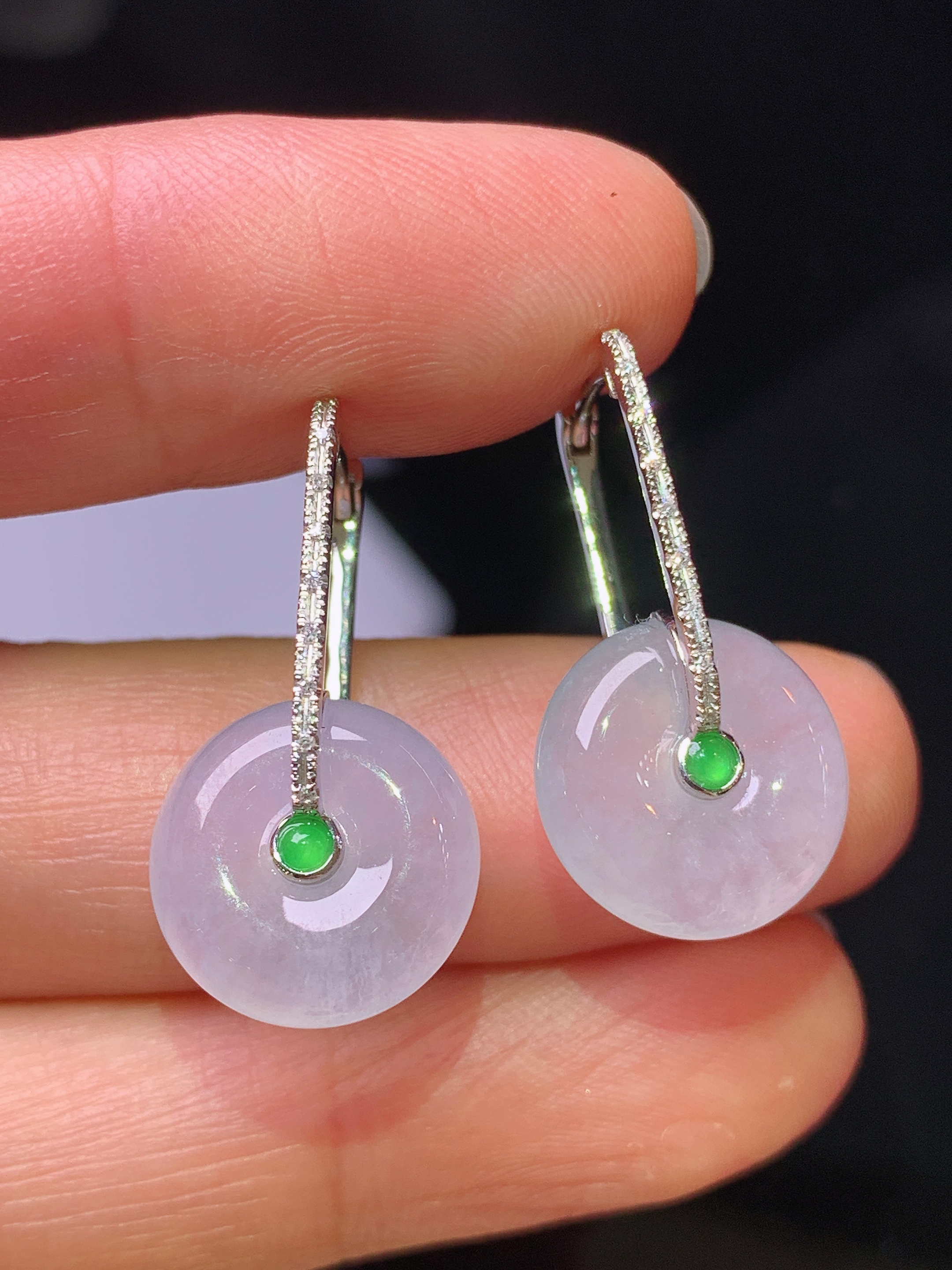 18k金钻镶嵌冰种平安扣耳坠 玉质细腻 色泽清新艳丽 整体尺寸24*12.6*5.2