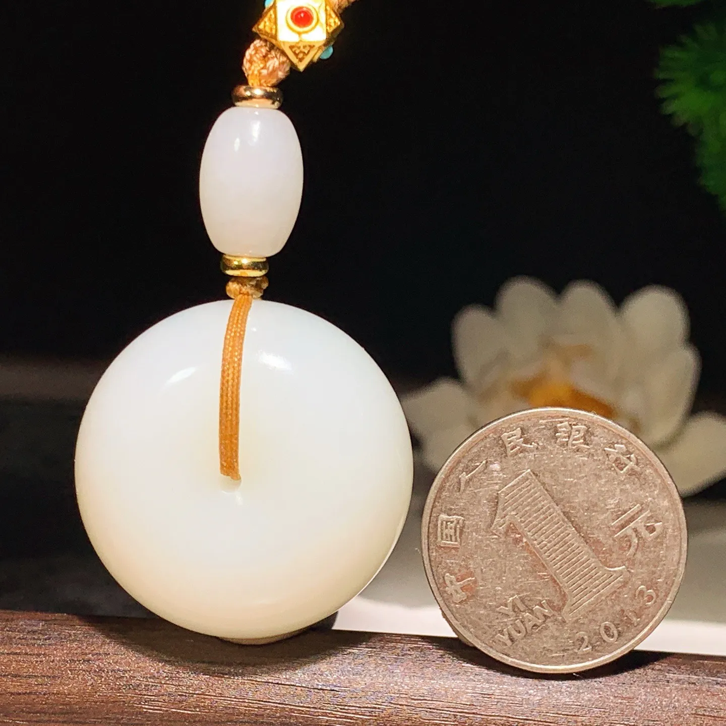 新疆和田玉白玉羊脂白平安扣挂件 胖平安扣挂件 尺寸32/18重40克 玉质细腻油润。手推出油。佩高端典雅。lt060129