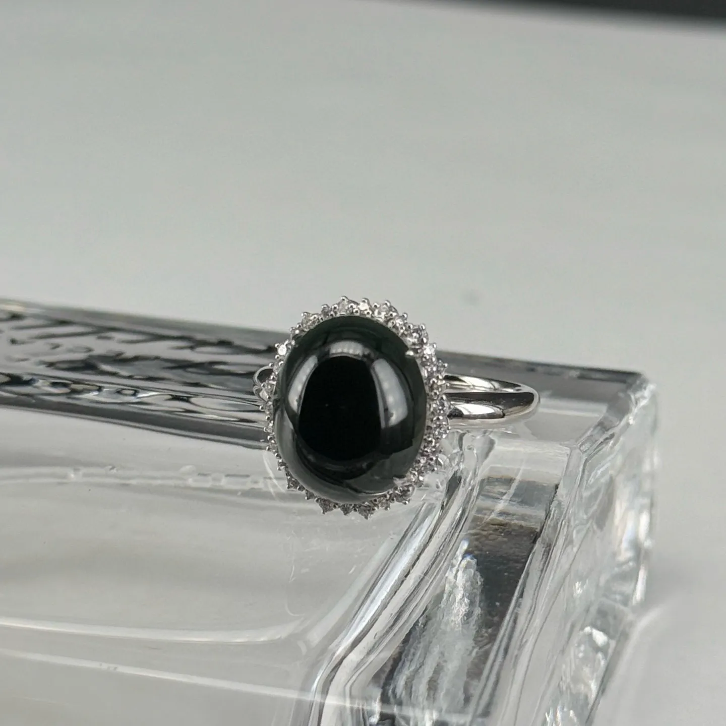 精品满钻豪镶墨翠蛋面女戒 种好色正 黑度极好 打灯通透 油性十足 尺寸12.8