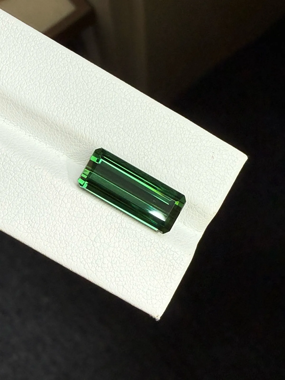7.84ct天然绿碧玺裸石，尺寸16.8*7.1*6.1 毫米，晶体通透，颜色美艳