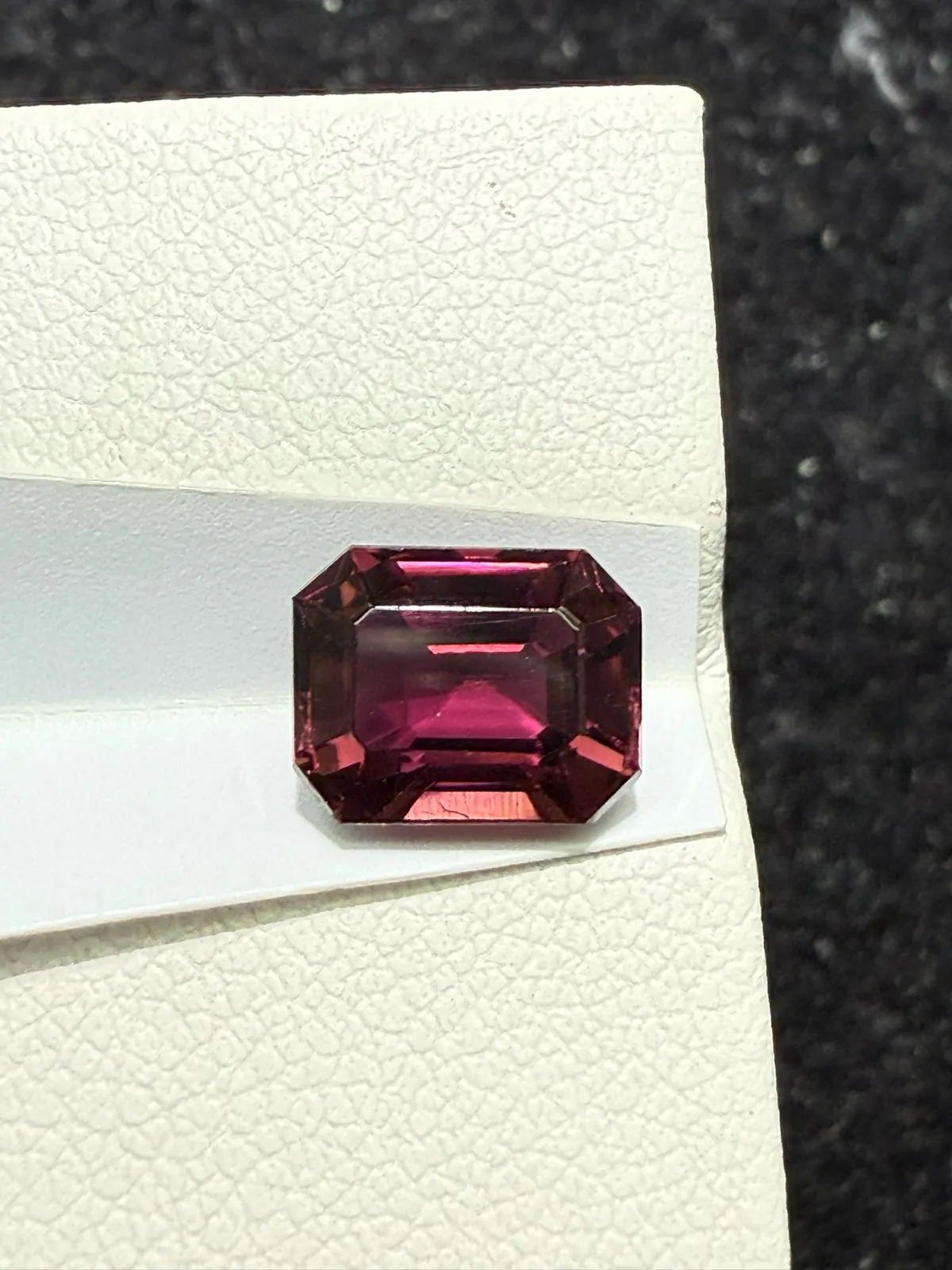 2.17ct天然红碧玺裸石，尺寸8.3*6.5*4.9 毫米，晶体通透，颜色美艳