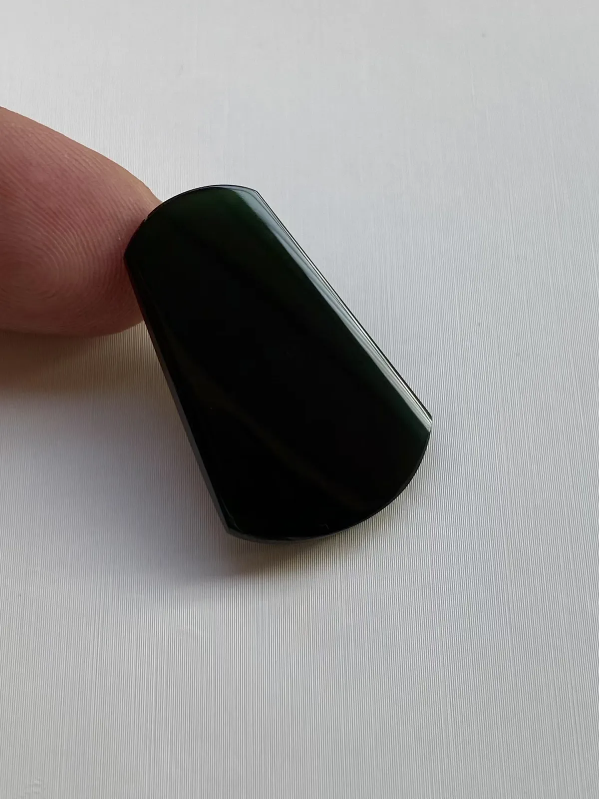 墨翠【平安无事牌】细腻干净、黑度好，性价比高，雕工精湛，打灯透绿.