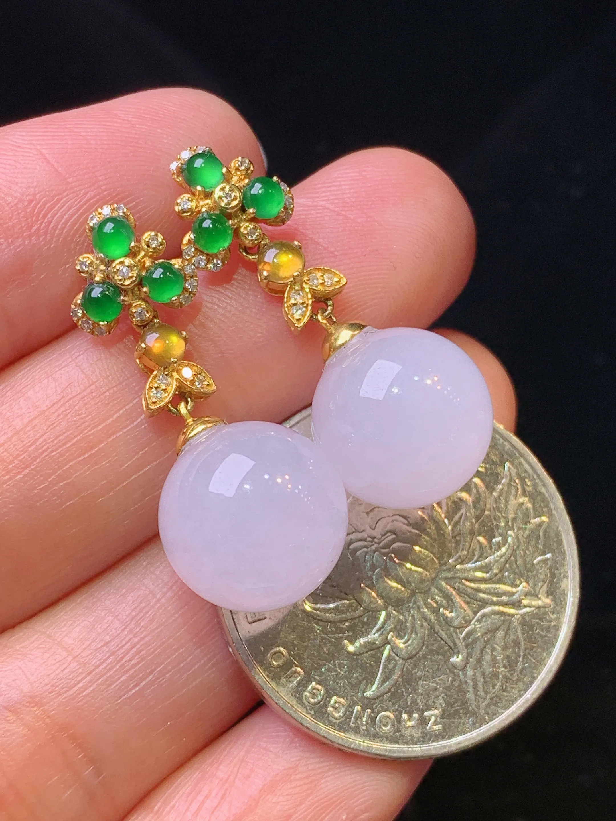 18k金钻镶嵌圆珠耳坠 玉质细腻 色泽清新艳丽 整体尺寸28*11.8