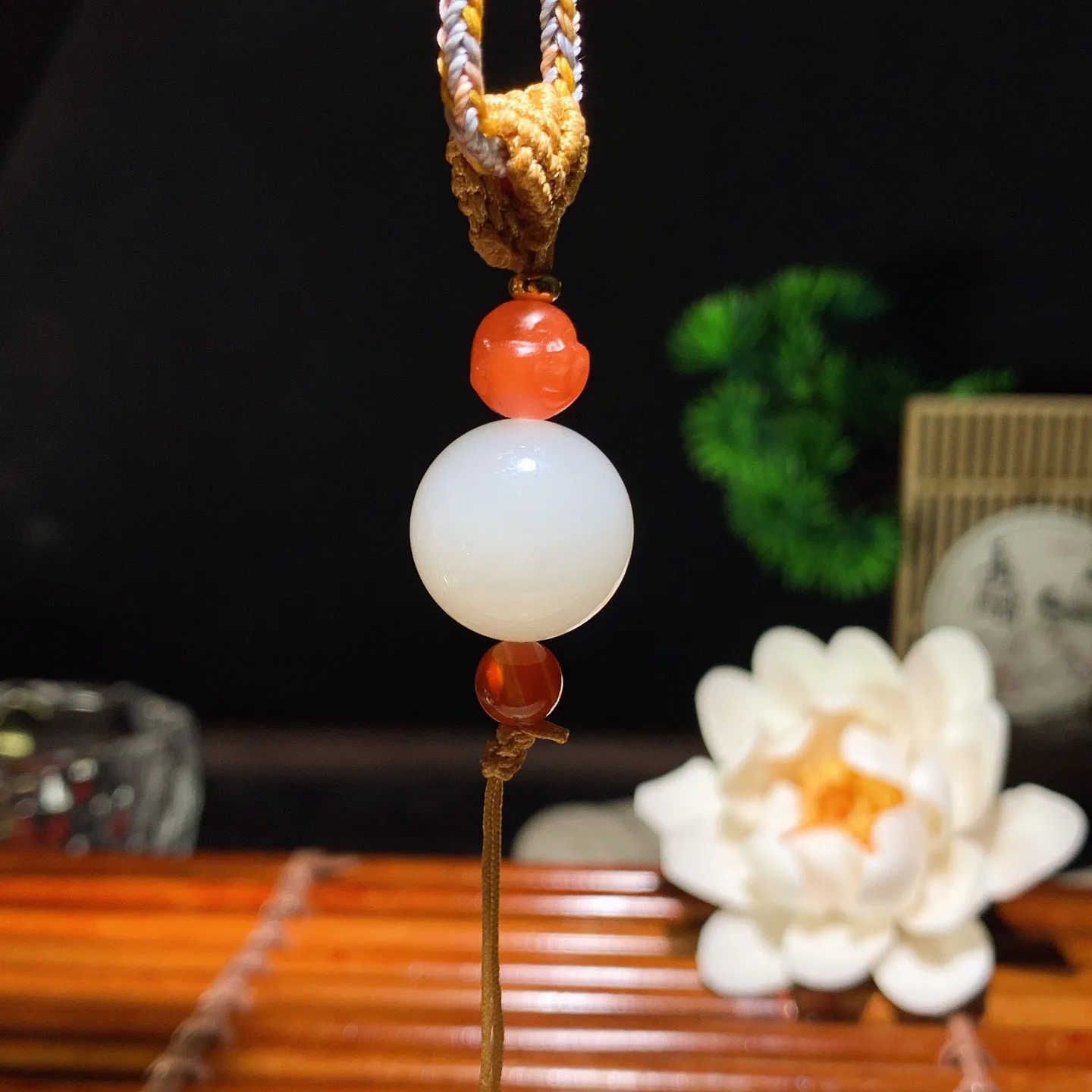 和田玉白玉转运珠单珠挂件 尺寸16重11克 玉质细腻油润。手推出油。佩高端典雅。lt060129