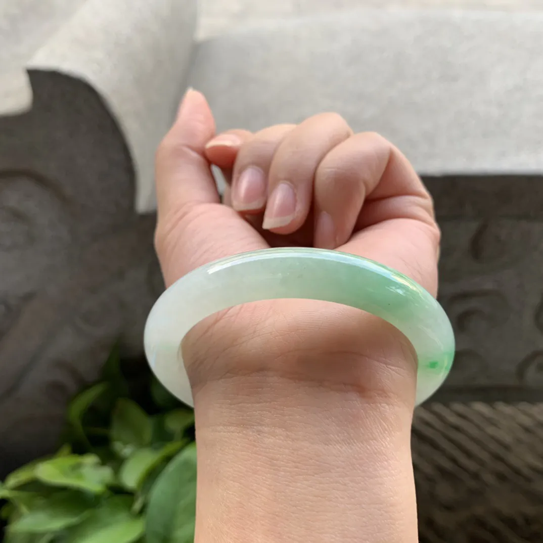 圈口 55-9.7-8.2【飘绿正圈手镯】正圈55 56可戴