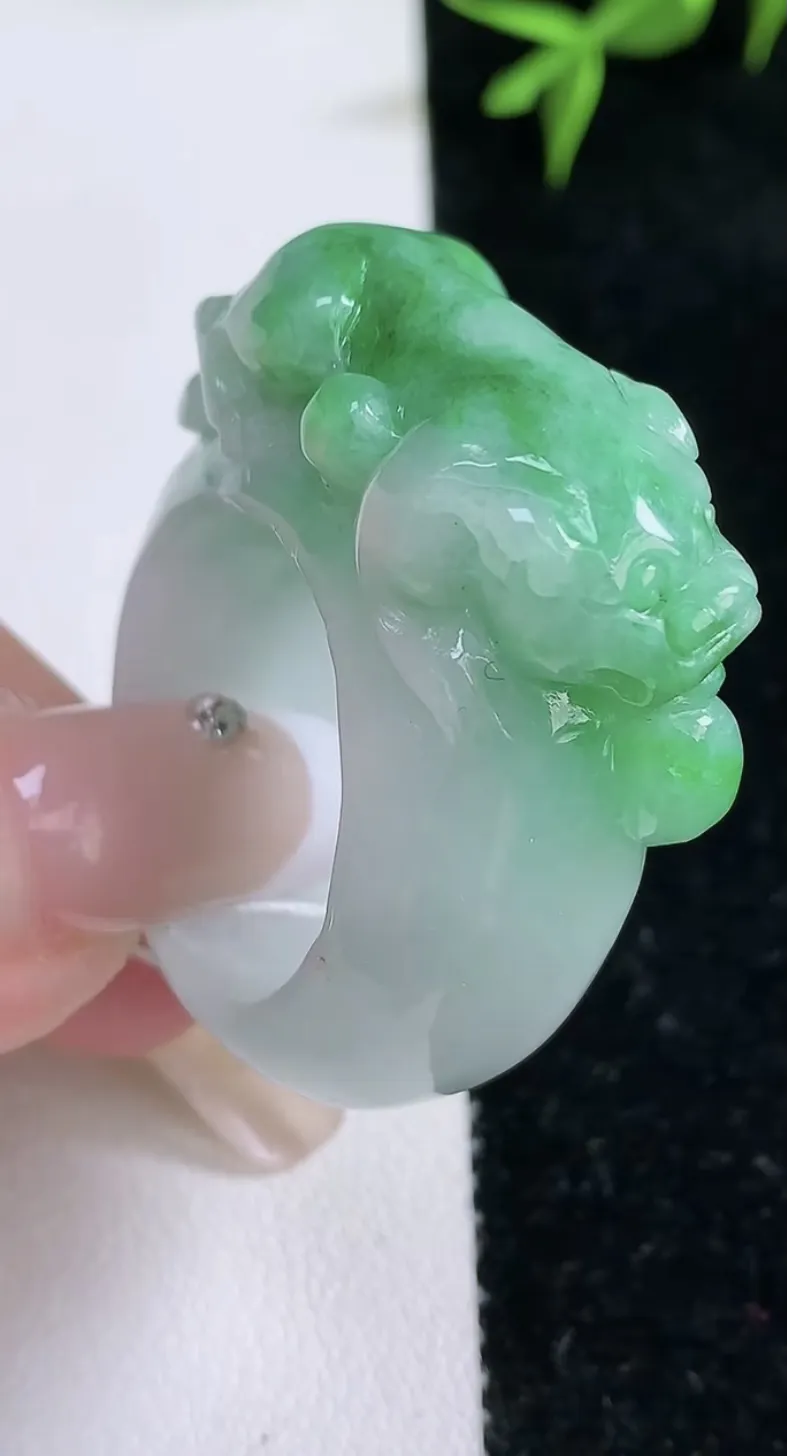 翡翠a货飘绿貔貅指环扳指，尺寸22-34.4-14.3-14，重量:26.69g
