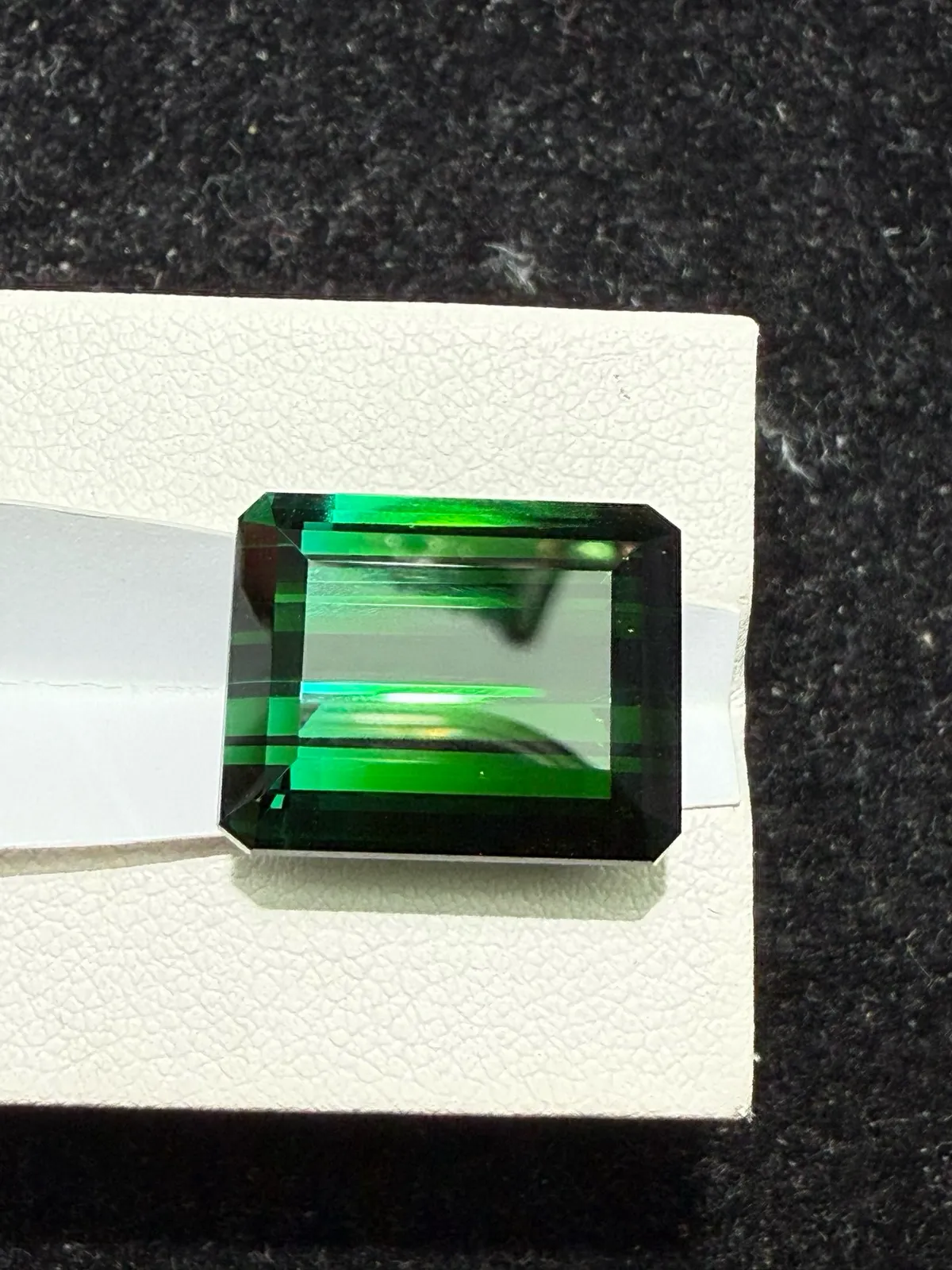 19.21ct天然绿碧玺裸石，尺寸16.1*13*9.9 毫米，晶体通透，颜色美艳