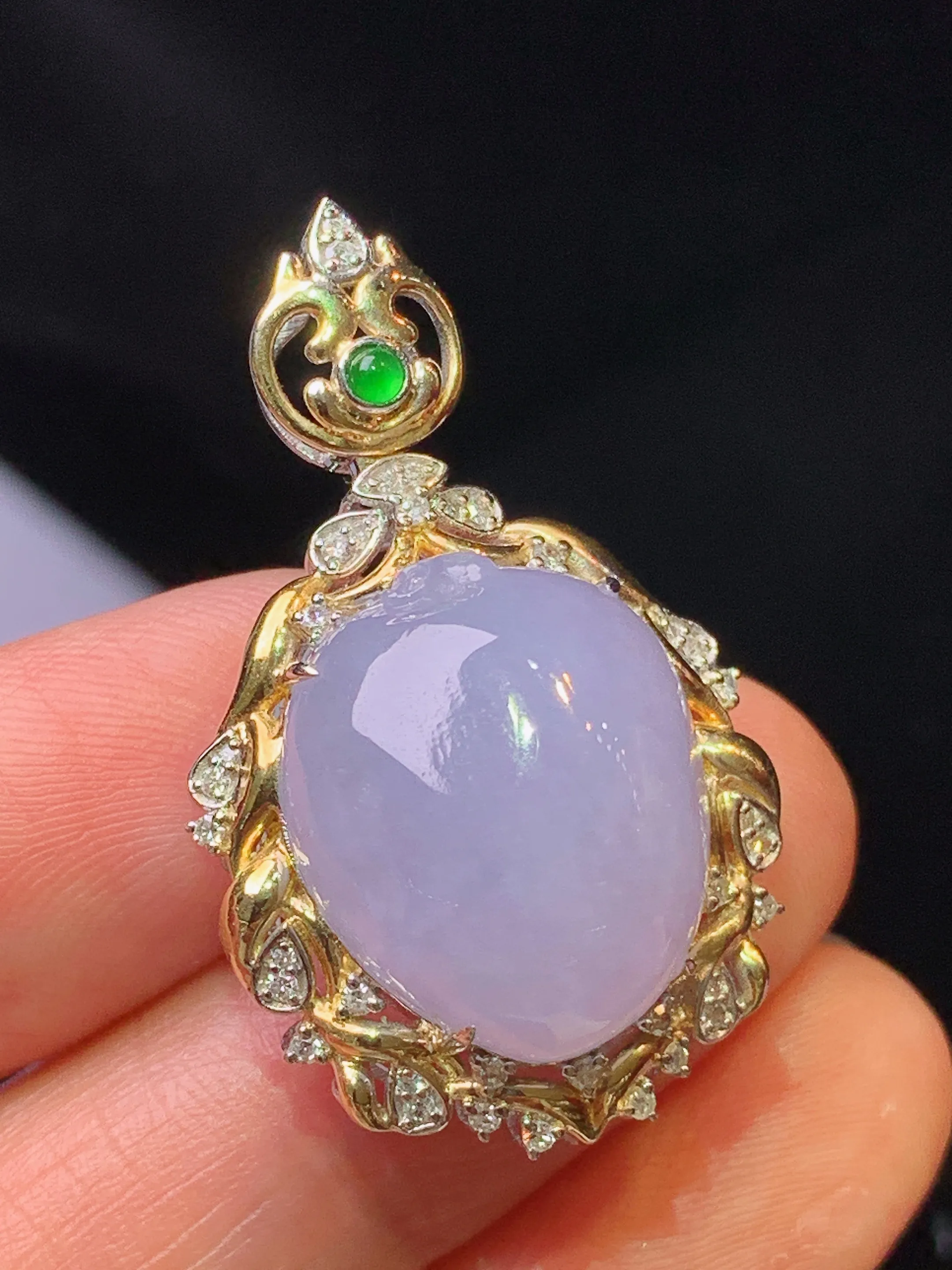 18k金钻镶嵌紫罗兰寿桃吊坠 玉质细腻 色泽清新艳丽 整体尺寸34*21*11.6