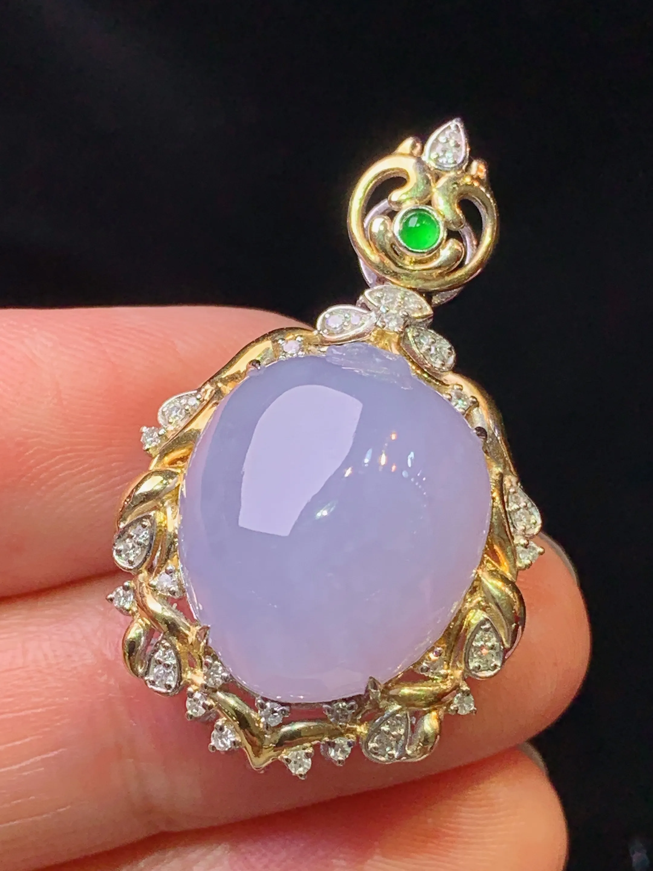 18k金钻镶嵌紫罗兰寿桃吊坠 玉质细腻 色泽清新艳丽 整体尺寸34*21*11.6