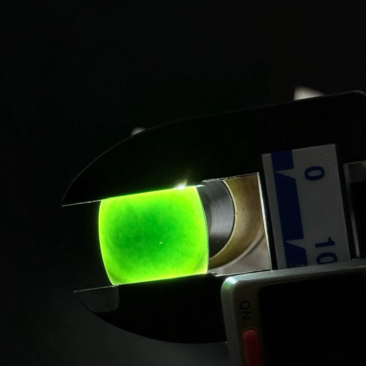 精品墨翠马鞍裸石 种好色正 黑度好 打灯通透 油性十足 尺寸16.2