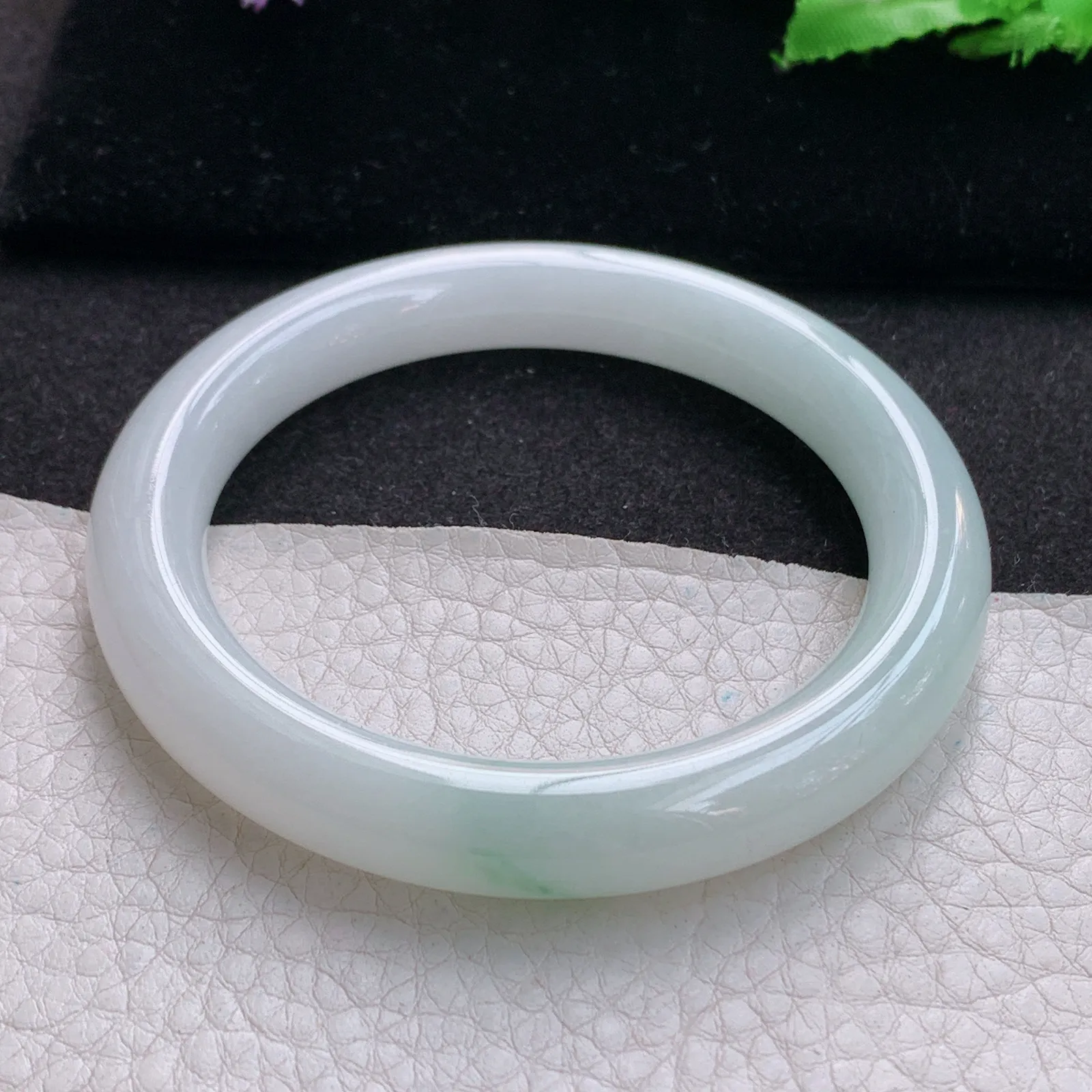 ss实拍56*10美人镯 缅甸翡翠a货玉手镯飘绿花清爽圆条叮当镯