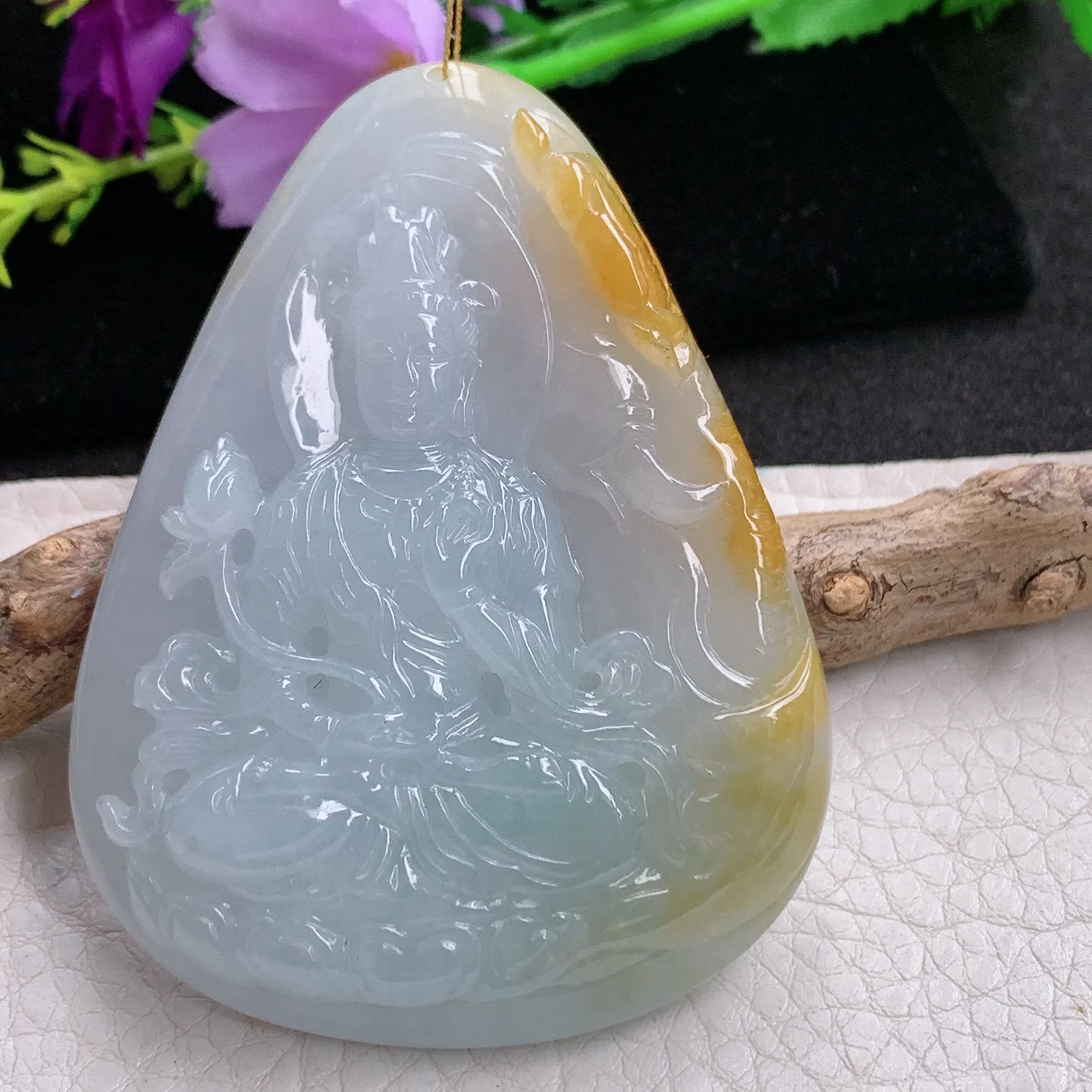 ws实拍66*50*12.2缅甸翡翠精雕清新双彩持莲观音玉吊坠 玉挂件