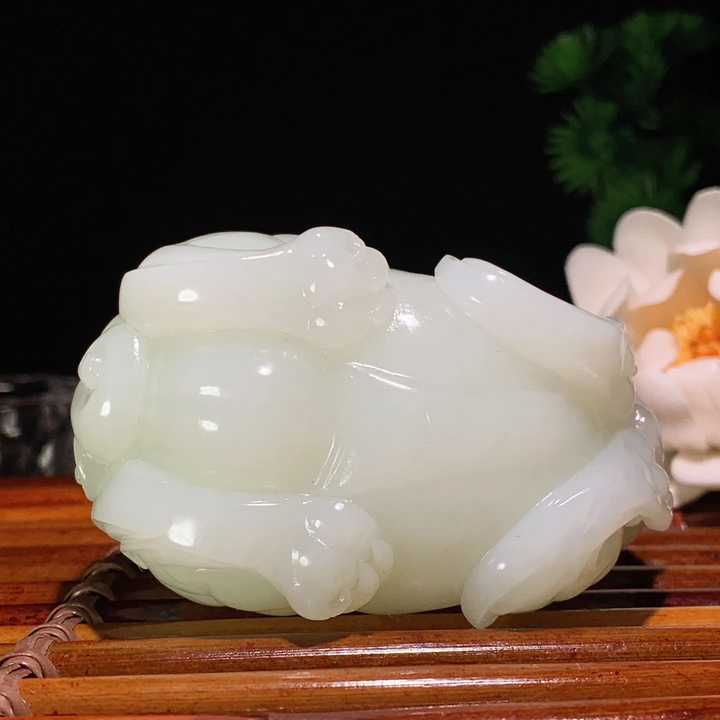 新疆和田玉白玉羊脂白招财进宝貔貅把件 尺寸68/43/40重180.5克 玉质细腻油润。手推出油。佩