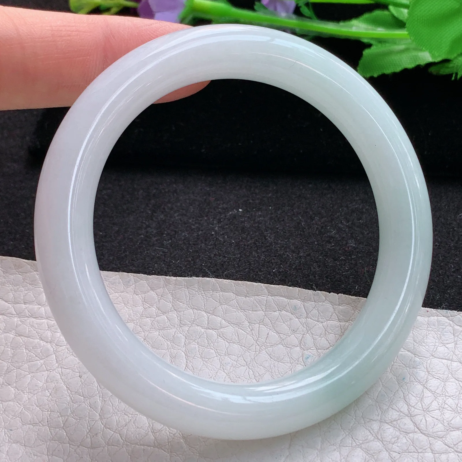 ss实拍56*10美人镯 缅甸翡翠a货玉手镯飘绿花清爽圆条叮当镯