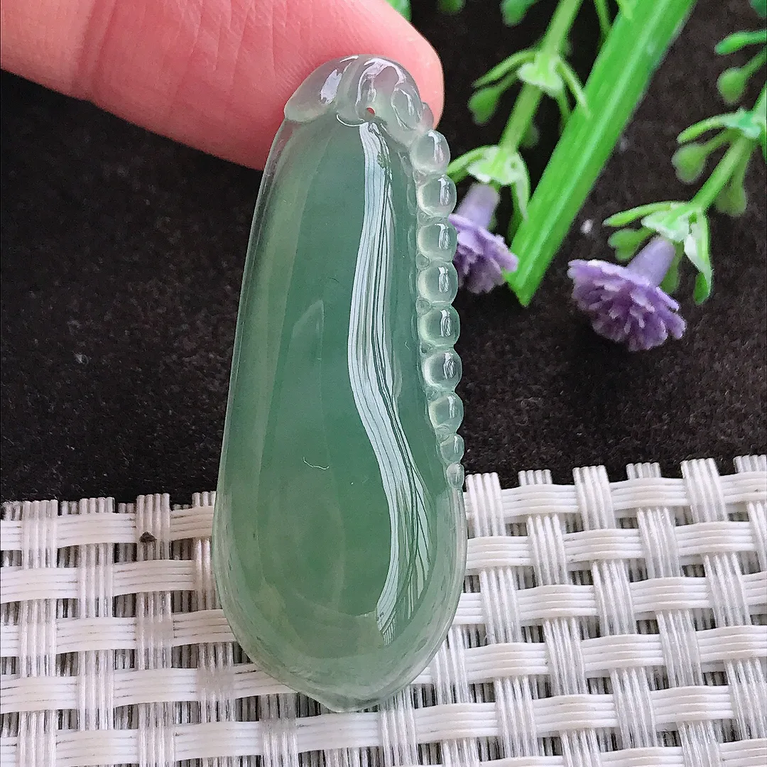 实拍A货翡翠45.5/17.9/5.4老坑冰胶果冻冰晴绿福瓜吊坠翡翠玉牌挂件