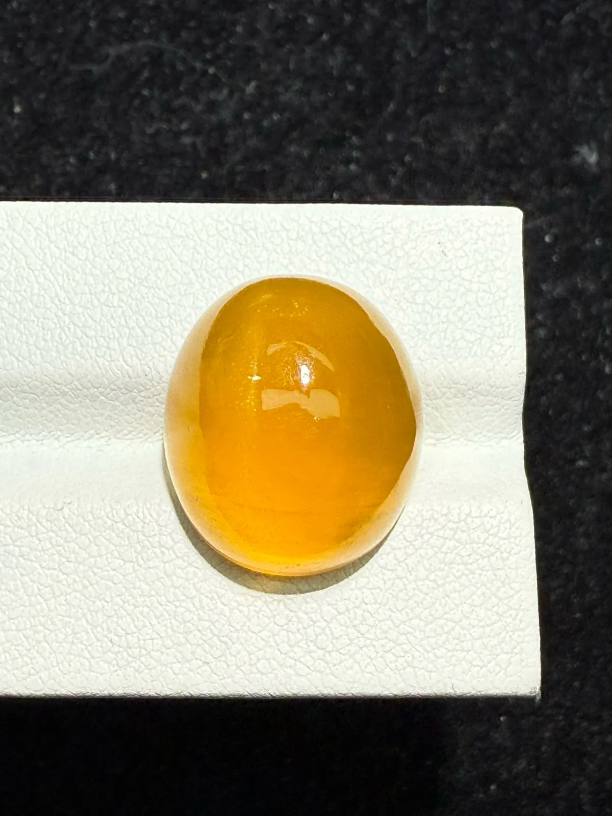 22.7ct天然绿柱石猫眼裸石，尺寸18.2*15.8*10.3 毫米，晶体通透，颜色美艳