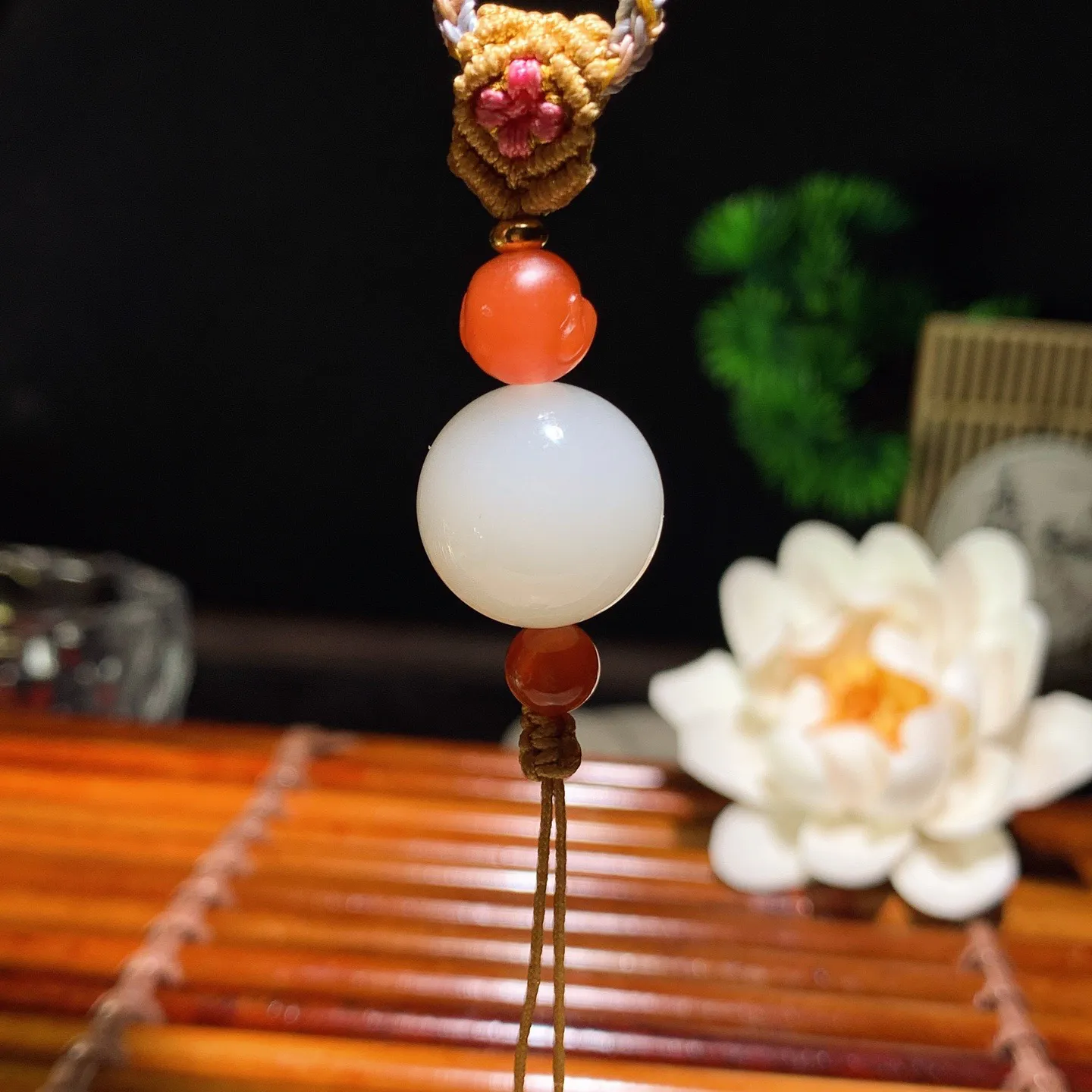 和田玉白玉转运珠单珠挂件 尺寸16重11克 玉质细腻油润。手推出油。佩高端典雅。lt060129