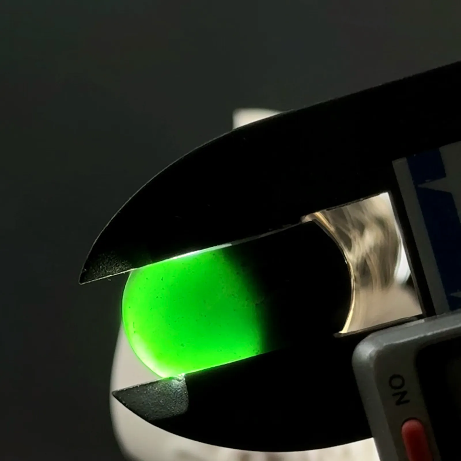 精品墨翠马鞍裸石戒面 种好色正 黑度极好 打灯通透 油性十足 尺寸21.4