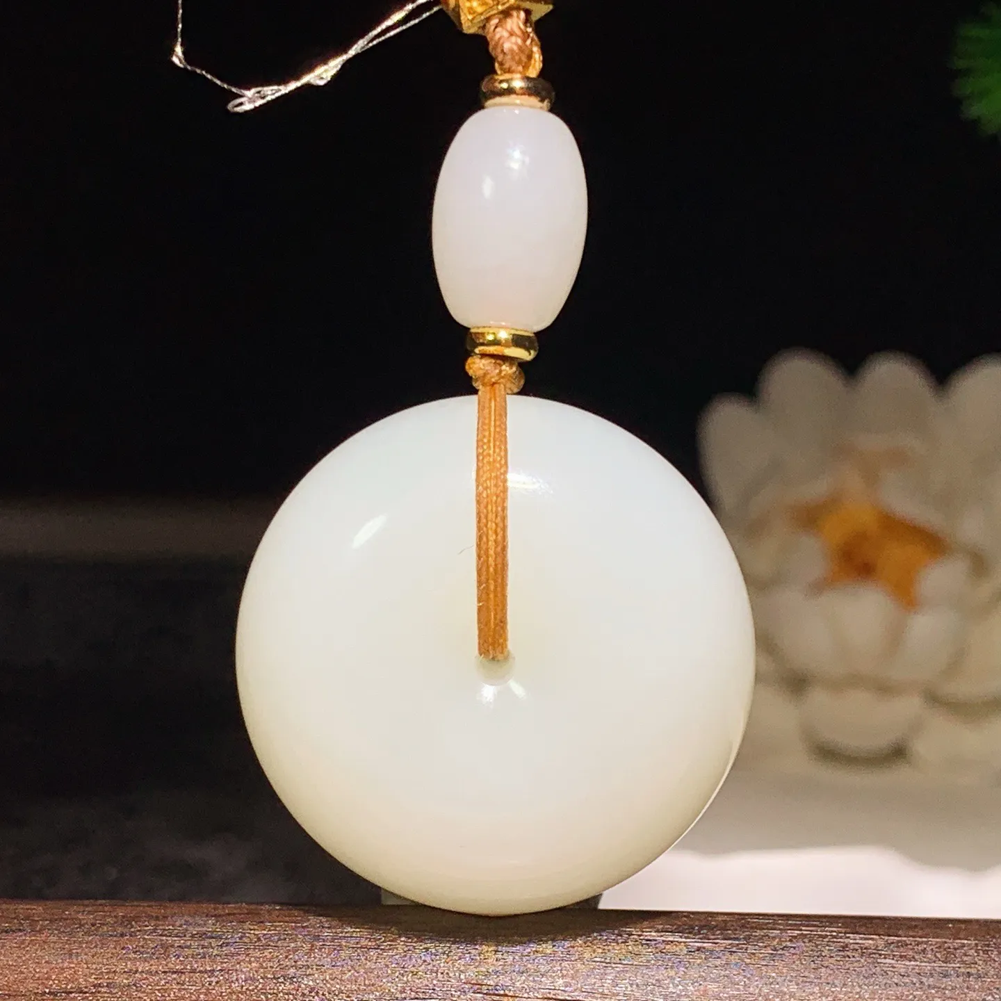 新疆和田玉白玉羊脂白平安扣挂件 胖平安扣挂件 尺寸32/18重40克 玉质细腻油润。手推出油。佩高端典雅。lt060129