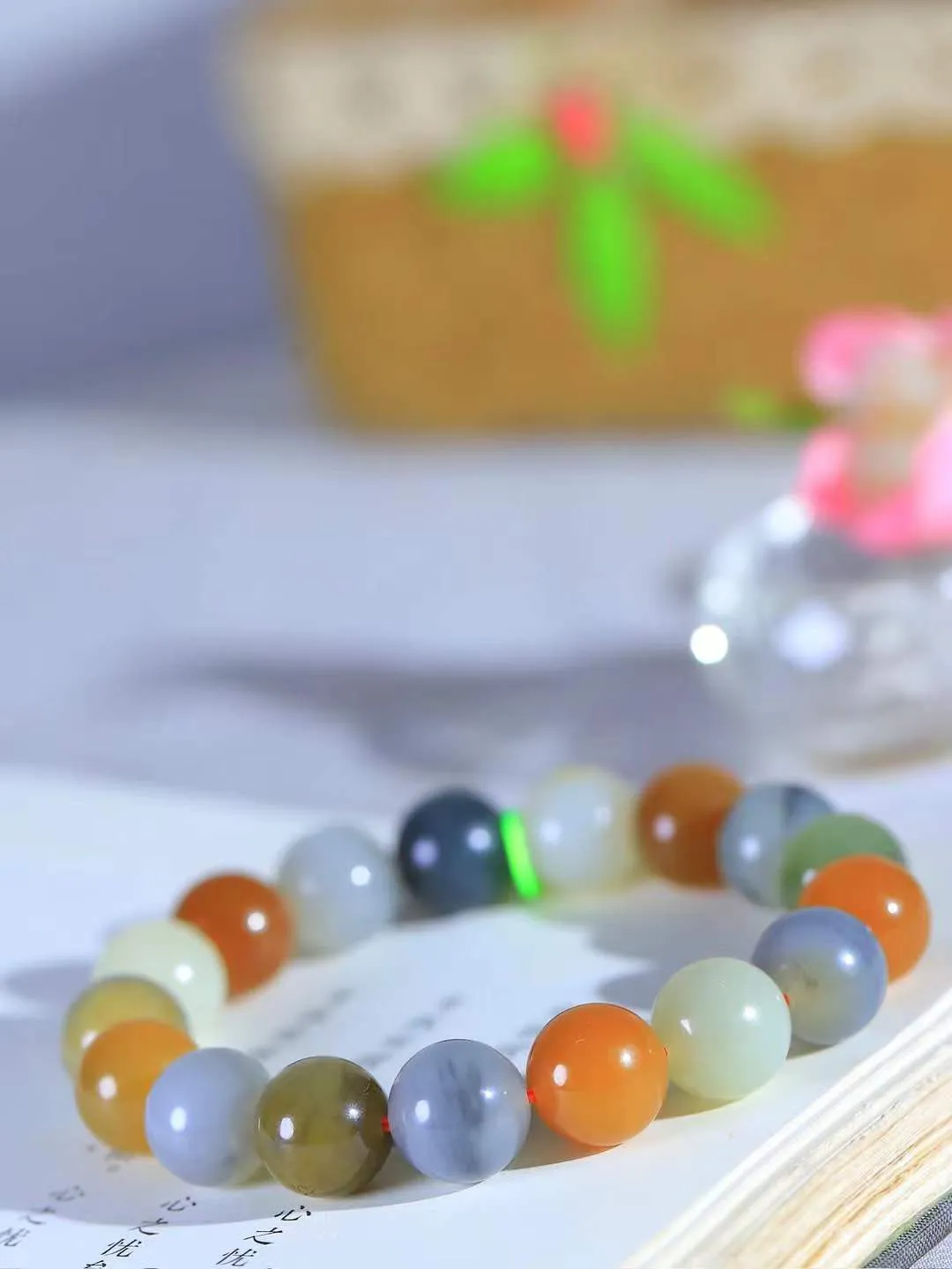 【珠圆玉润.手串】

精品️和田玉多宝珠圆玉润手串 玉质温润细腻  整串打磨圆润，佩戴舒适。珠珠落