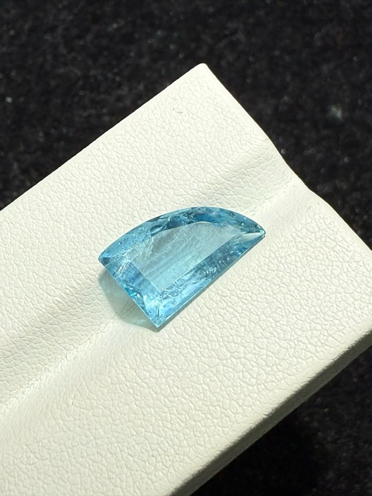 4.185ct天然圣玛利亚海蓝宝裸石，尺寸13*8.3*5.7 毫米，晶体微棉，颜色美艳