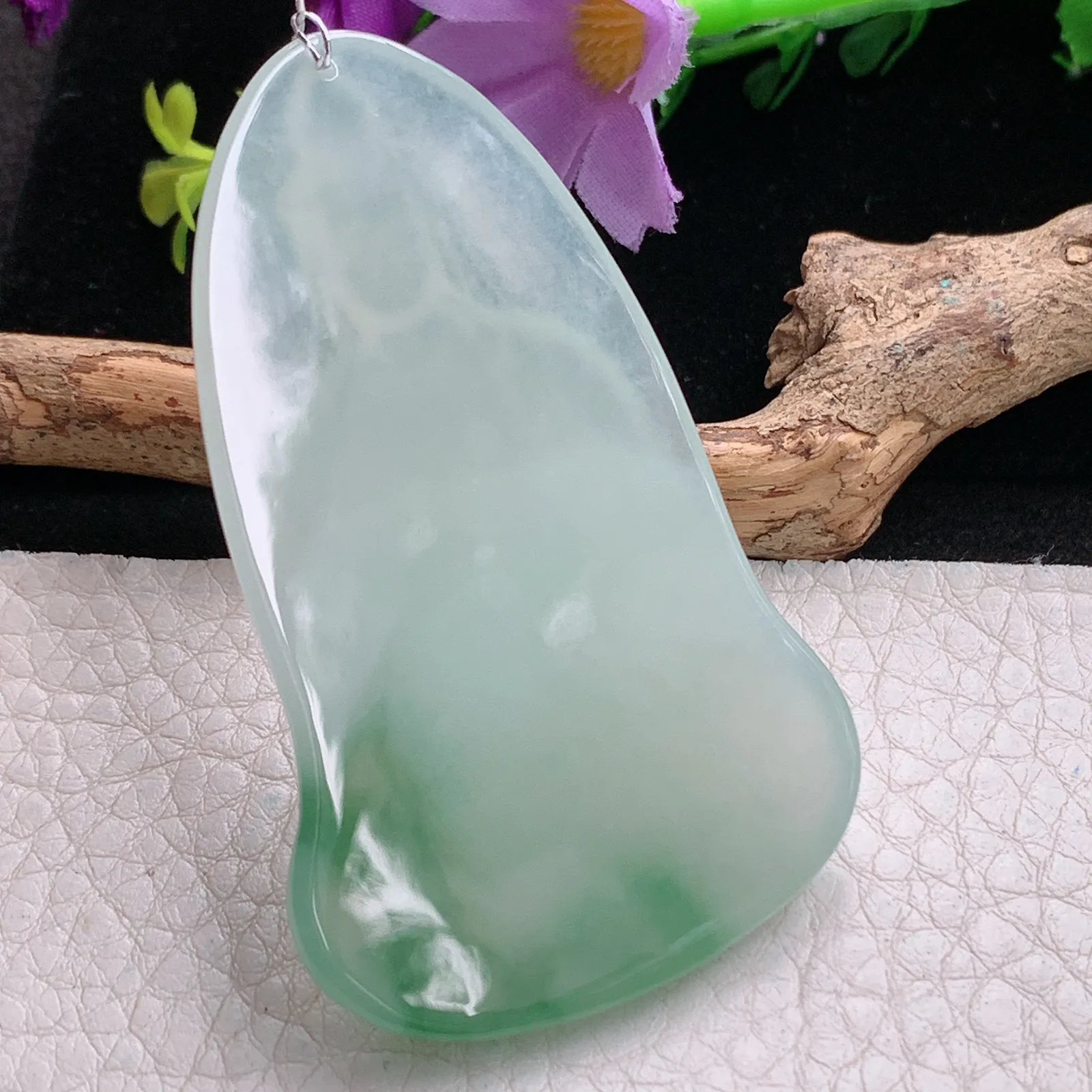 qxm实拍62*38.8*6.5缅甸翡翠精雕飘绿素衣观音 玉观音玉吊坠 玉挂件