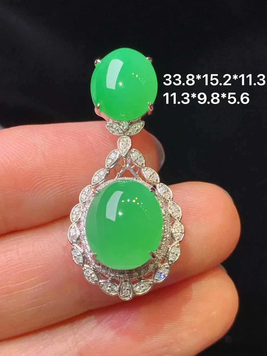 18k金钻镶嵌满绿蛋面吊坠 玉质细腻 色泽清新艳丽 整体尺寸33.8*15.2*11.3