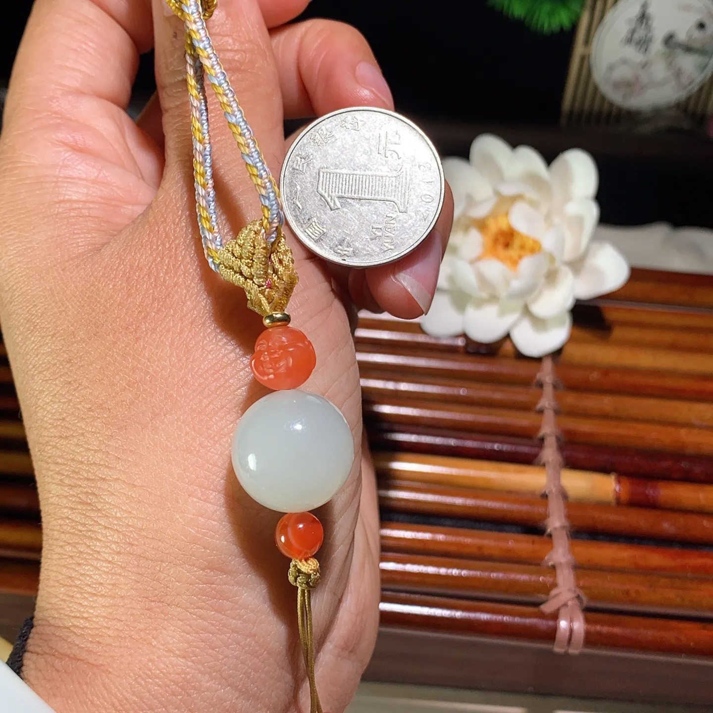 和田玉白玉转运珠单珠挂件 尺寸16重11克 玉质细腻油润。手推出油。佩高端典雅。lt060129