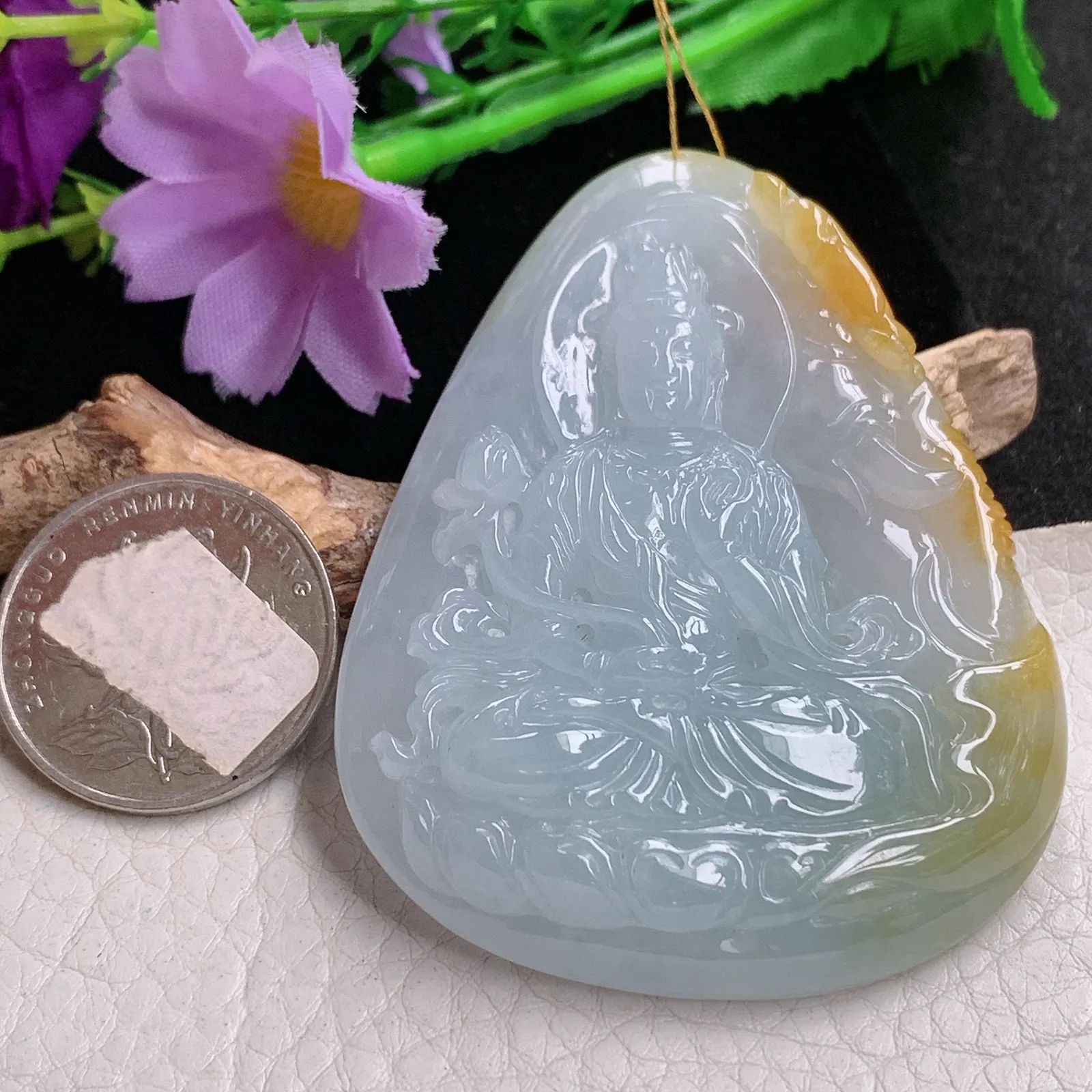 ws实拍66*50*12.2缅甸翡翠精雕清新双彩持莲观音玉吊坠 玉挂件