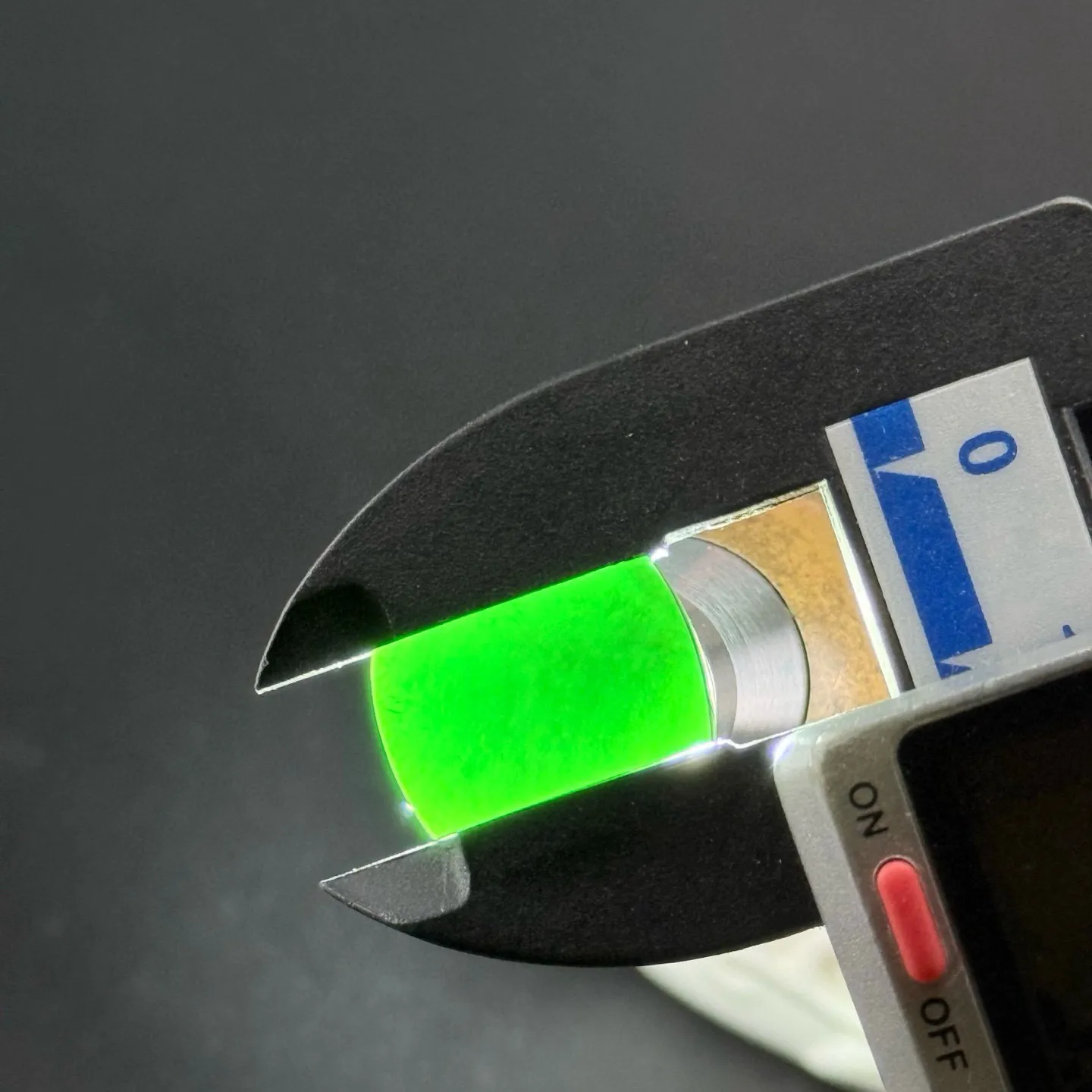 精品墨翠马鞍裸石 种好色正 黑度好 打灯通透 油性十足 尺寸16.3