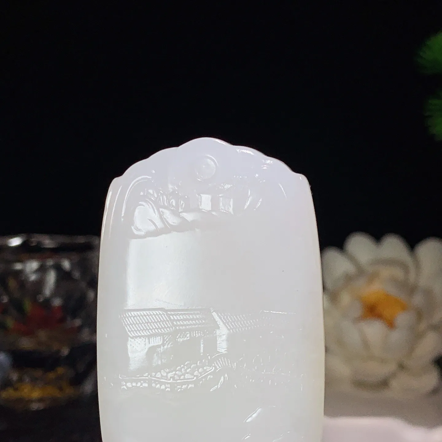 和田玉白玉糖料羊脂白文殊菩萨牌子挂件 尺寸55/35/12重50克 玉质细腻油润。手推出油。佩高端典雅。lt060129