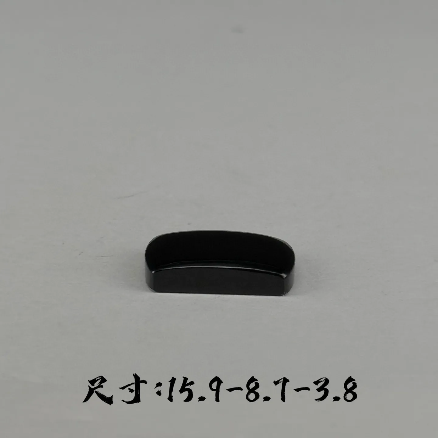 精品墨翠马鞍裸石戒面 种好色正 黑度极好 打灯通透 油性十足 尺寸15.9