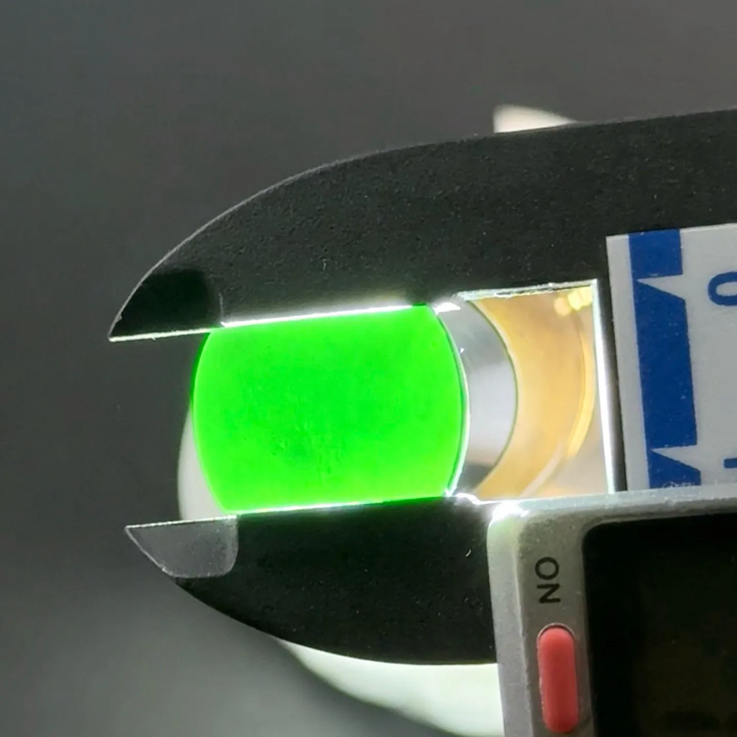 精品墨翠马鞍裸石戒面 种好色正 黑度极好 打灯通透 油性十足 尺寸16.3