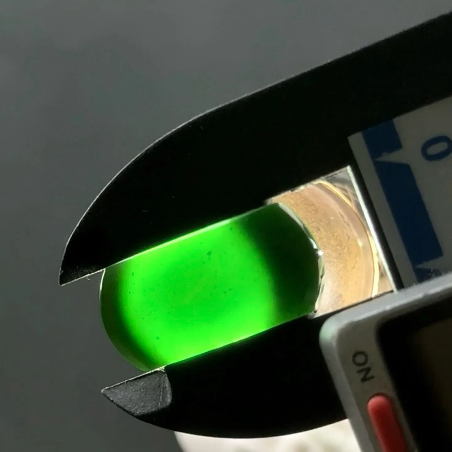 精品墨翠马鞍裸石戒面 种好色正 黑度极好 打灯通透 油性十足 尺寸21.4