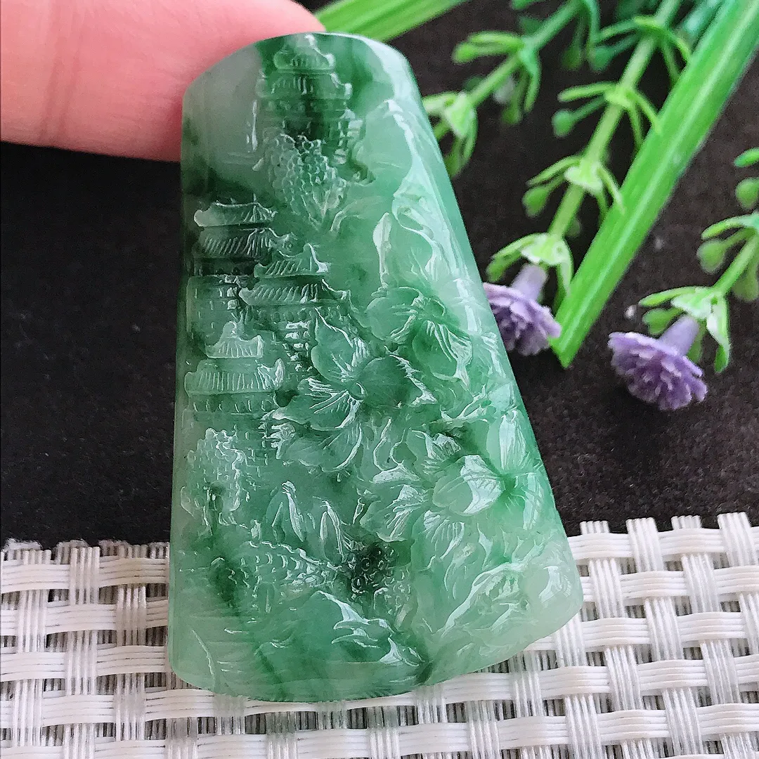 实拍A货翡翠55.5/34.8/6.3老坑精美满绿飘花山水牌吊坠翡翠玉牌挂件