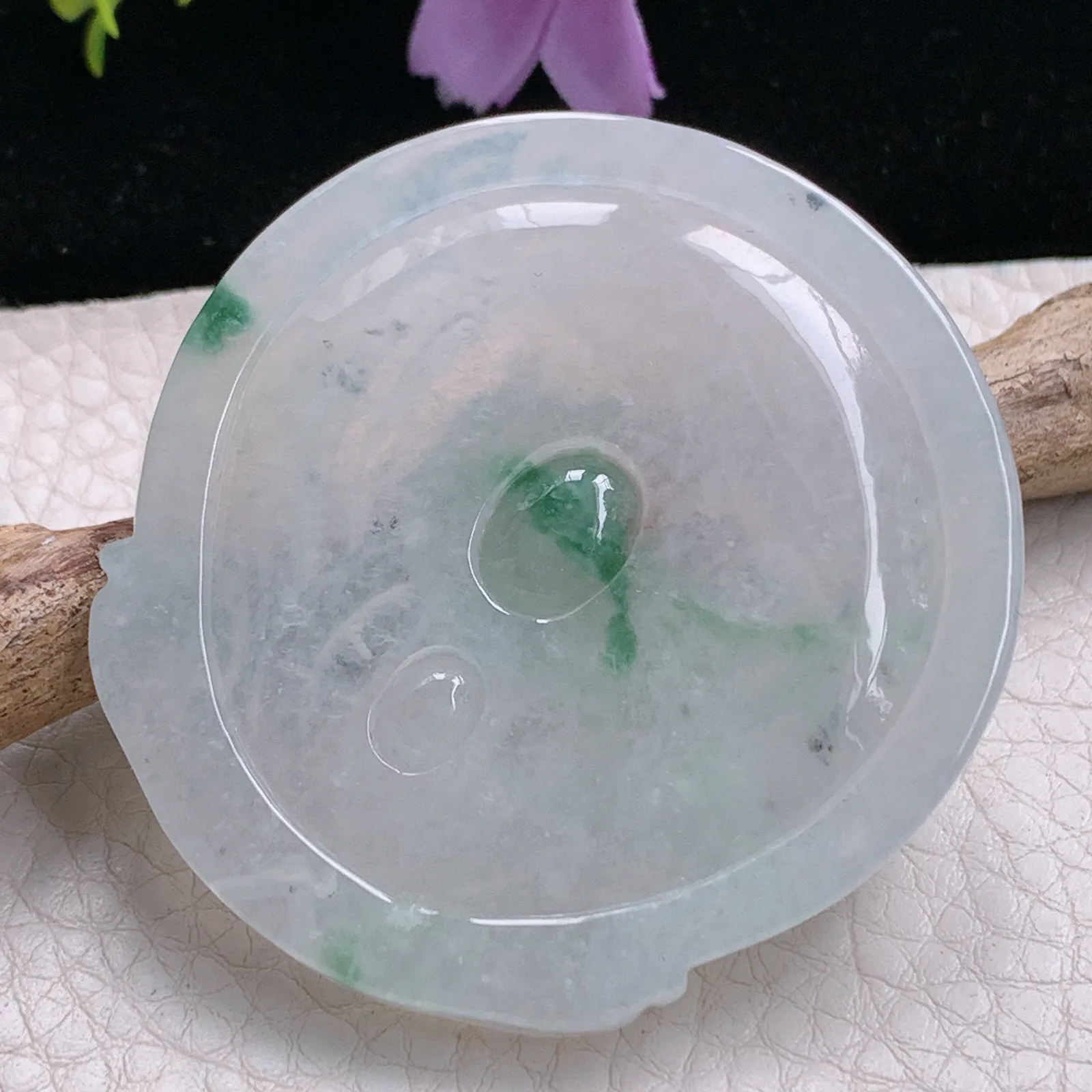 ws实拍53.4*50.8*7缅甸翡翠精雕清新飘花持莲观音 玉观音玉吊坠 玉挂件