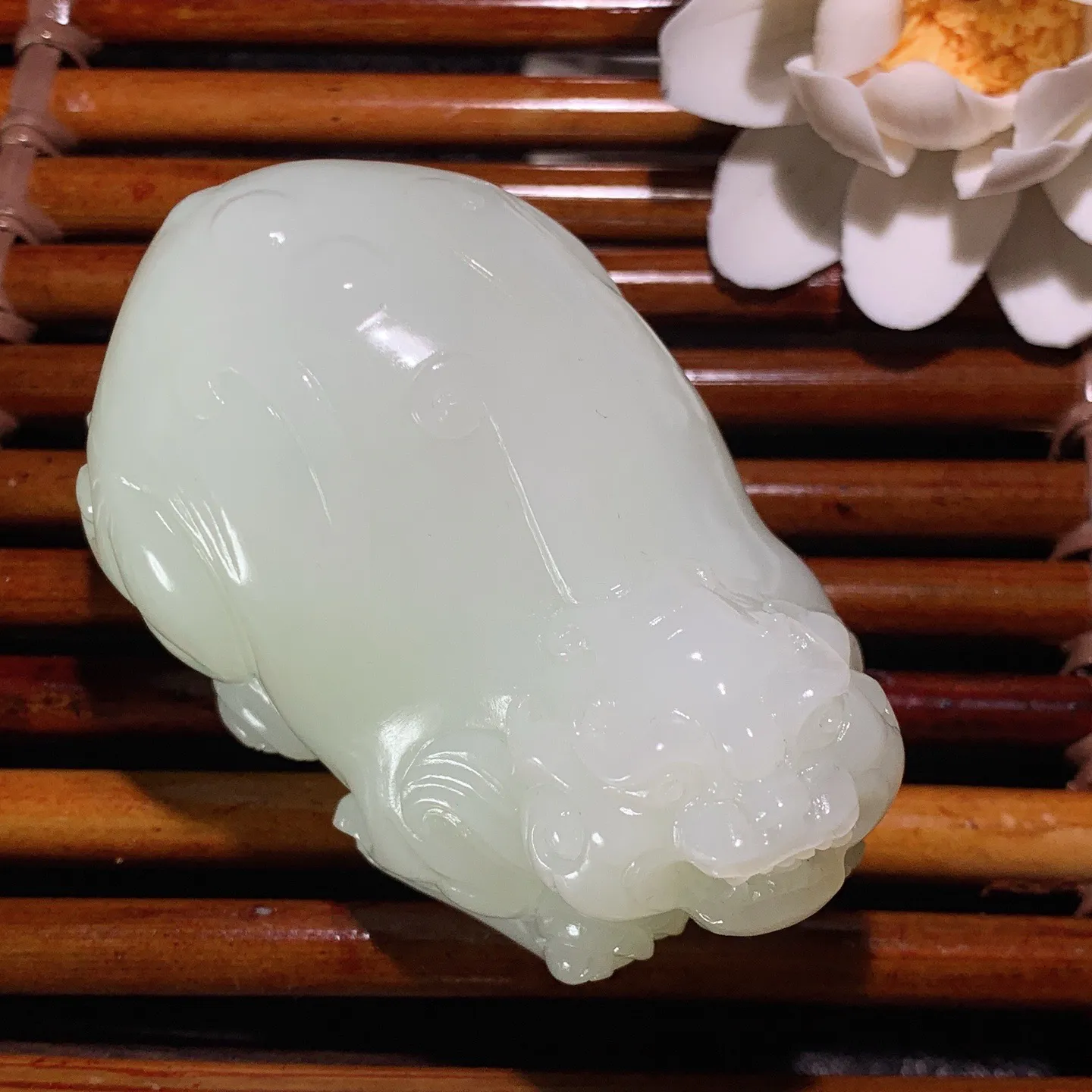 新疆和田玉白玉羊脂白招财进宝貔貅把件 尺寸68/43/40重180.5克 玉质细腻油润。手推出油。佩高端典雅。lt060129