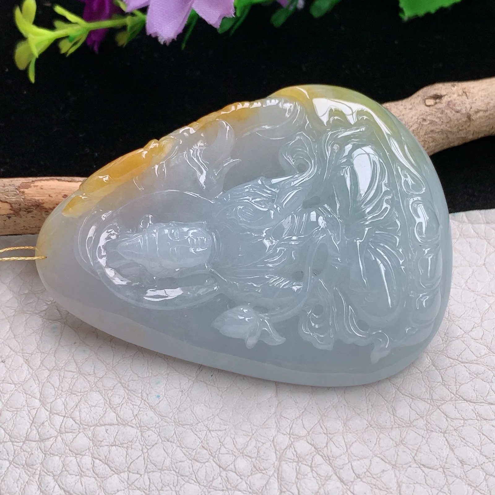 ws实拍66*50*12.2缅甸翡翠精雕清新双彩持莲观音玉吊坠 玉挂件