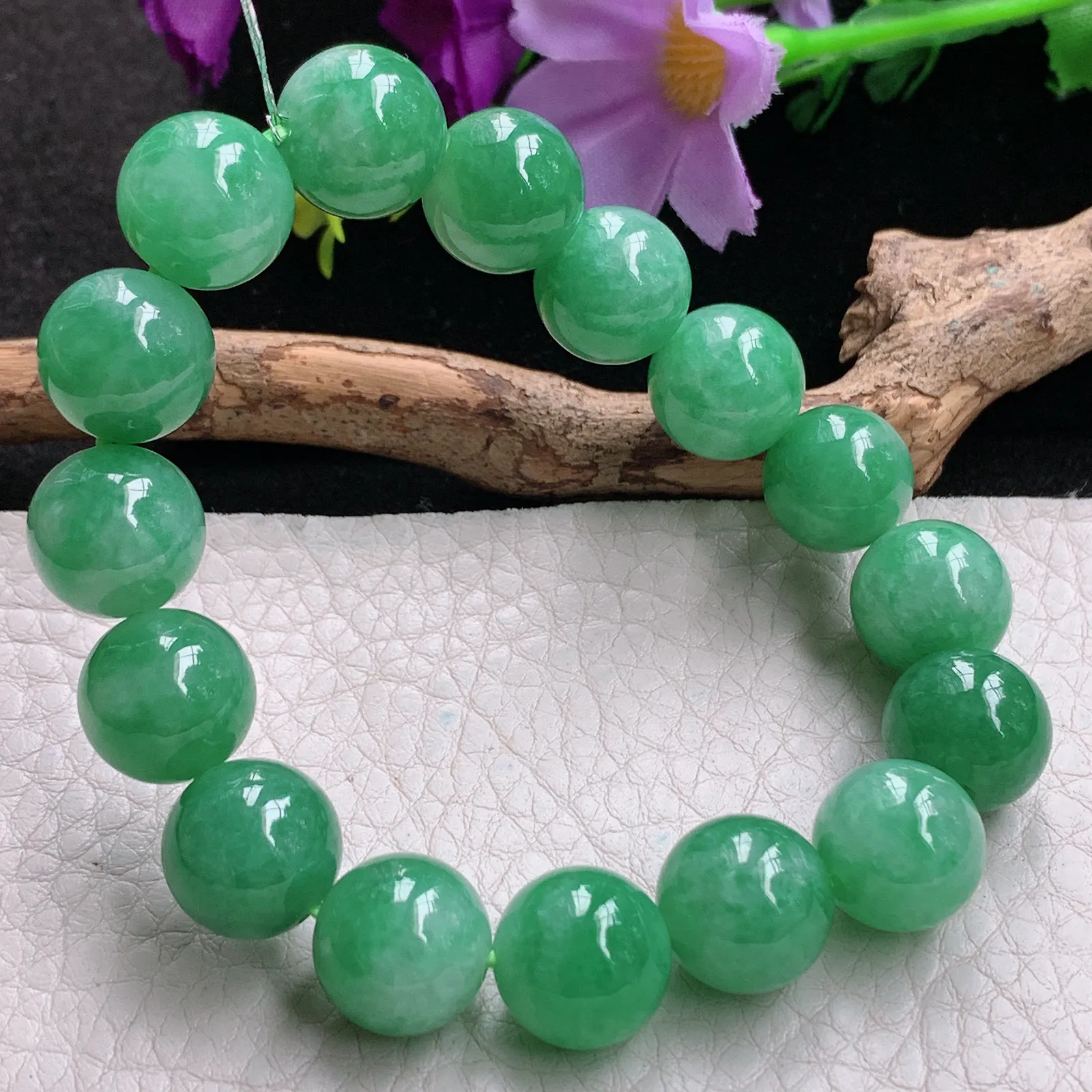 qxm实拍12.3mm缅甸翡翠精雕满绿圆珠，财运亨通玉手链 玉手串