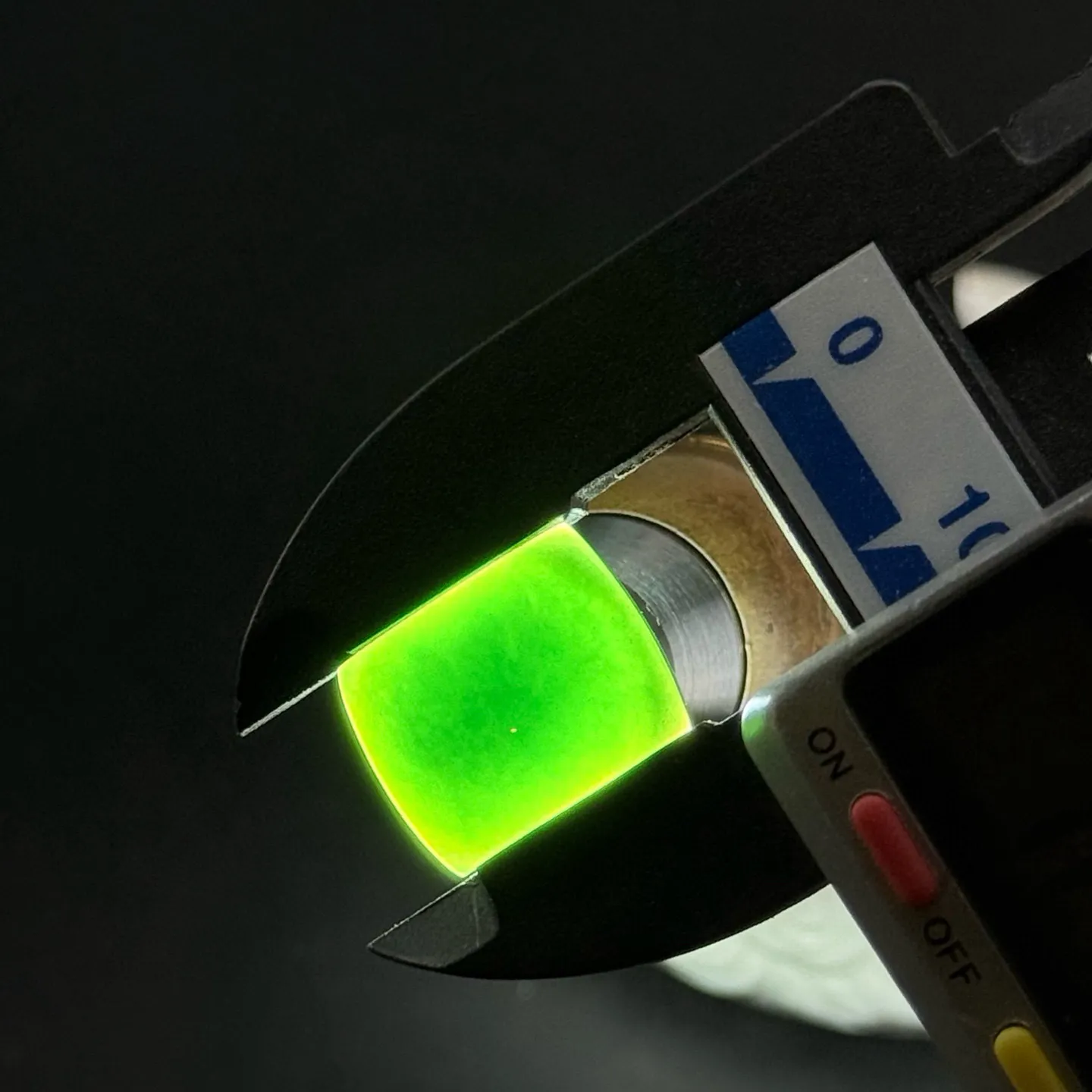 精品墨翠马鞍裸石 种好色正 黑度好 打灯通透 油性十足 尺寸16.2