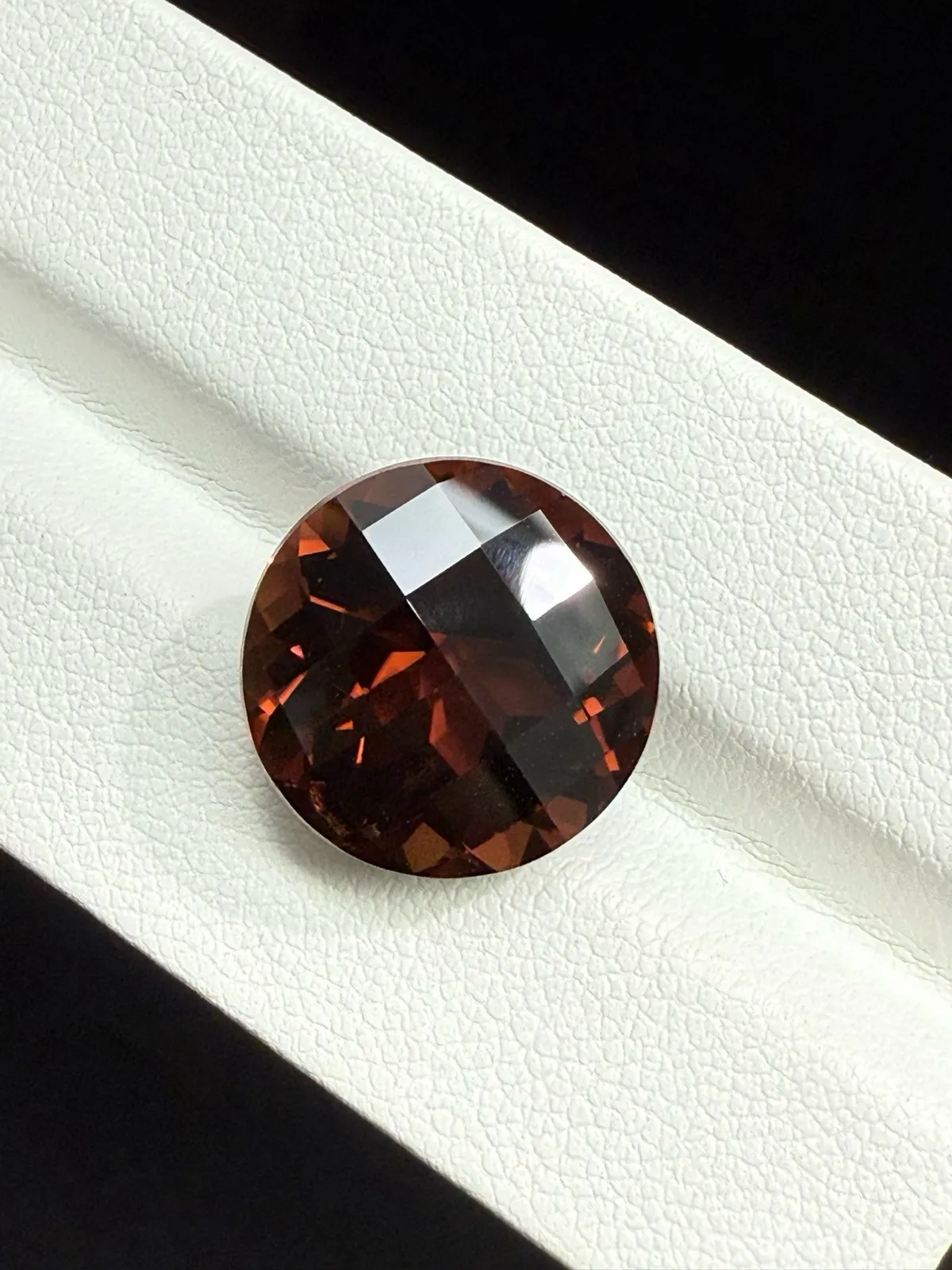 11.68ct天然咖啡红碧玺裸石，尺寸14.6*14.6*9.8 毫米，晶体通透，颜色美艳