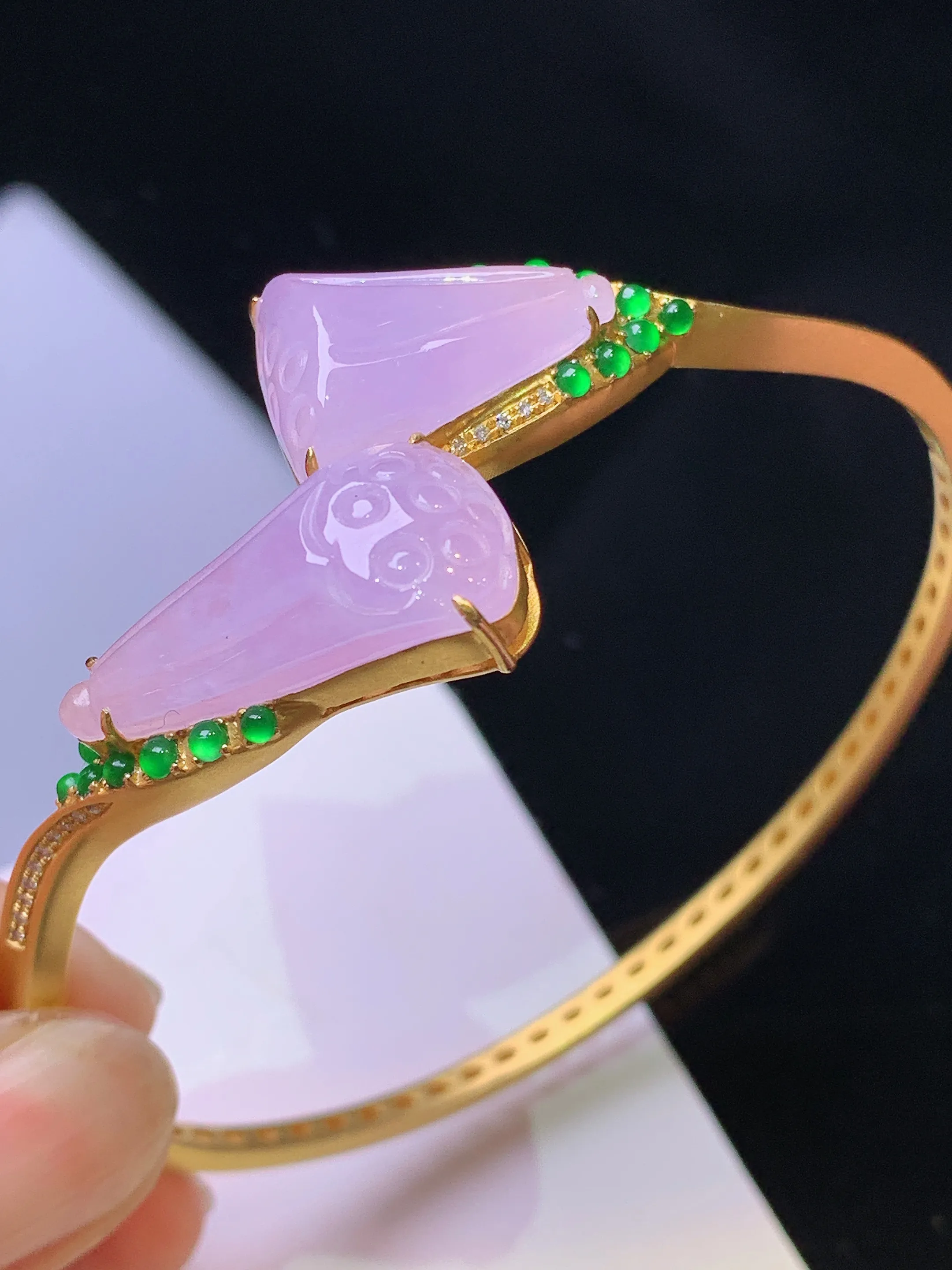 18k金钻镶嵌紫罗兰莲蓬手镯 玉质细腻 色泽清新艳丽 圈口58 整体尺寸17.3*12.5*7