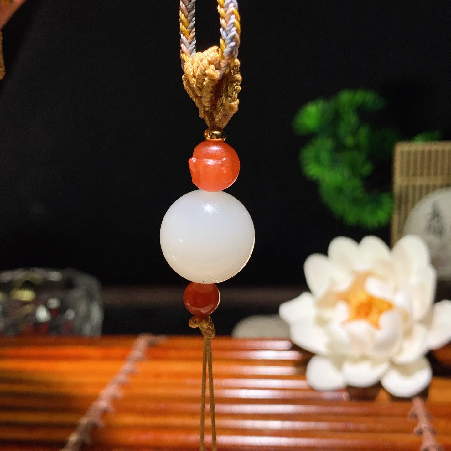 和田玉白玉转运珠单珠挂件 尺寸16重11克 玉质细腻油润。手推出油。佩高端典雅。lt060129